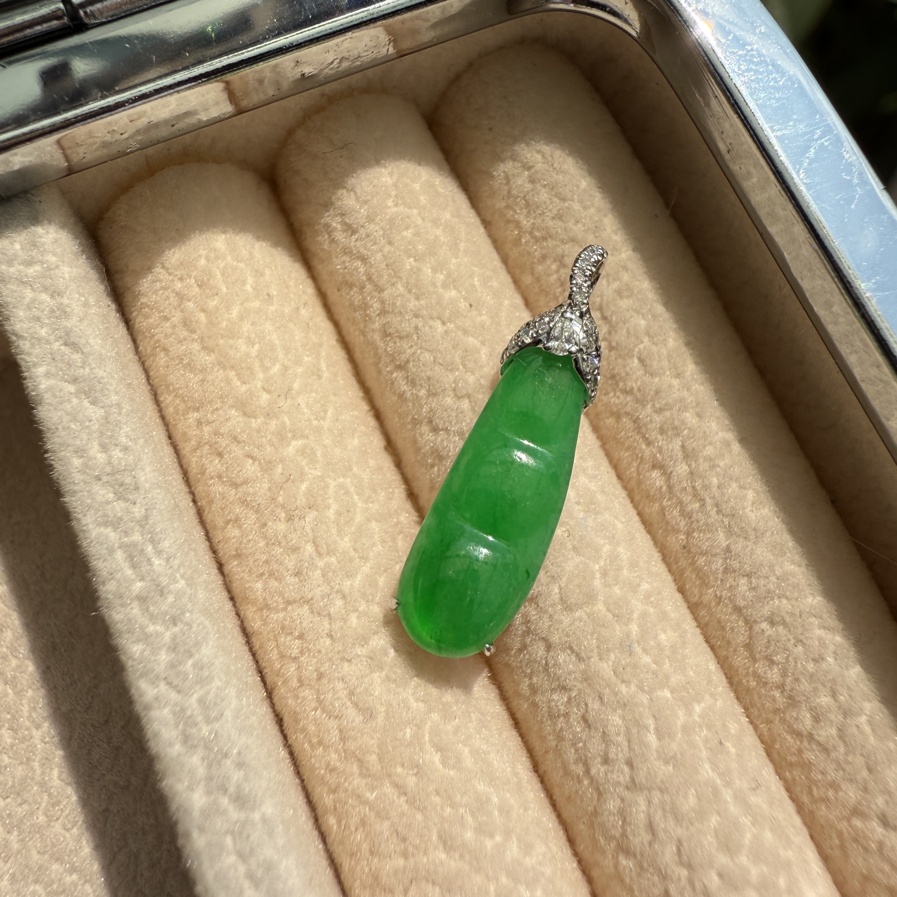Icy Green Peapod Pendant (PJA00881)