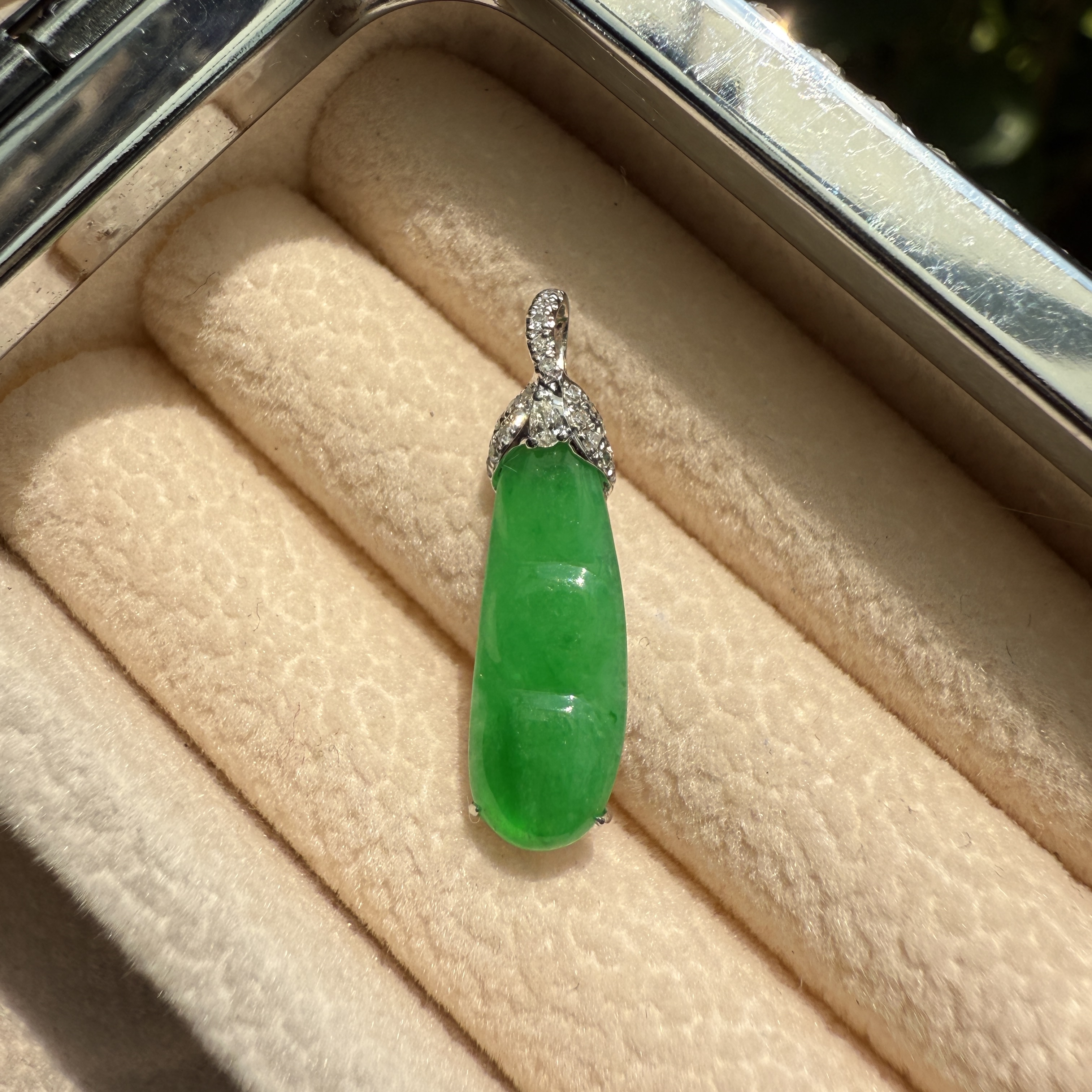 Icy Green Peapod Pendant (PJA00881)