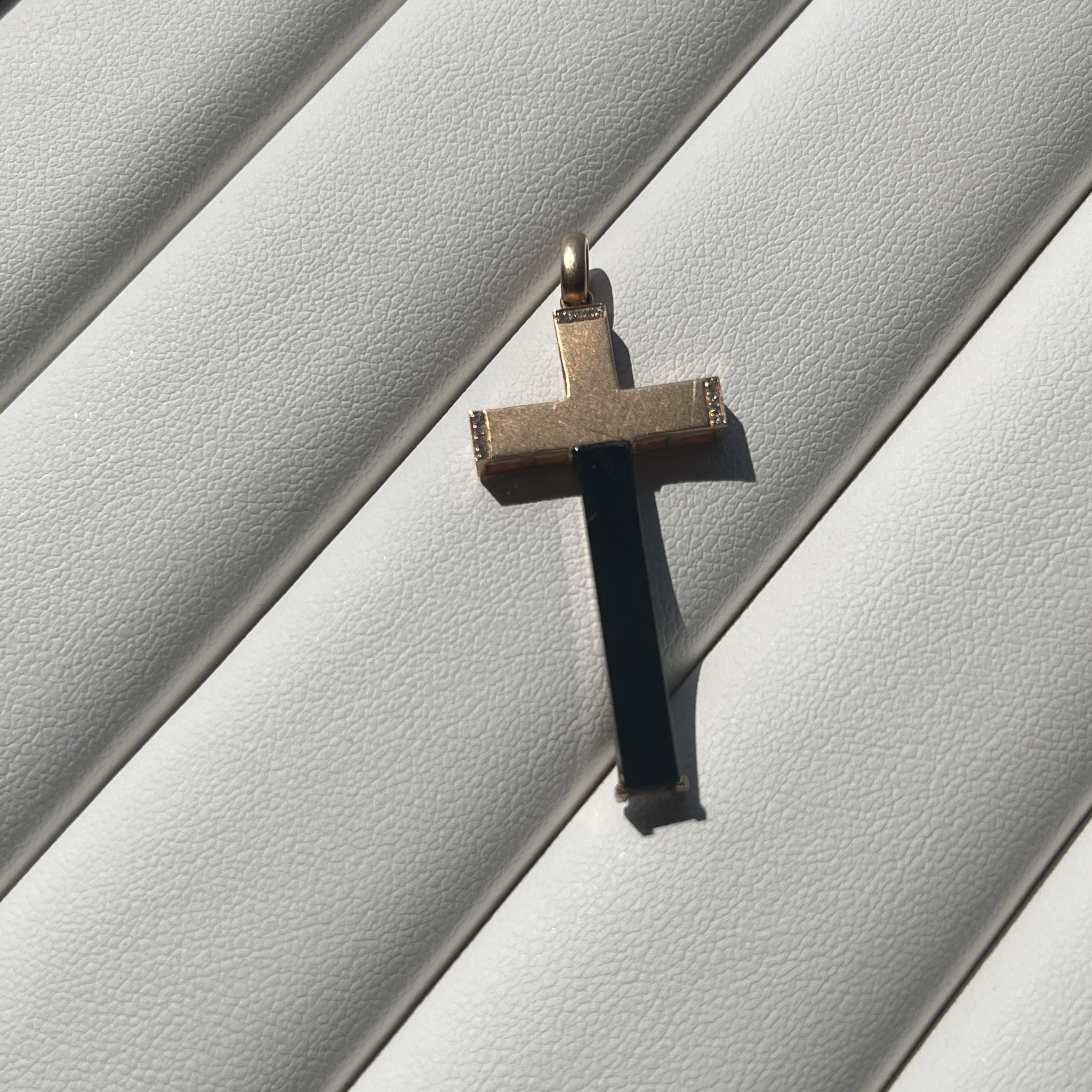 18K Yellow Gold Omphacite Cross Jade Pendant (PJA00545)