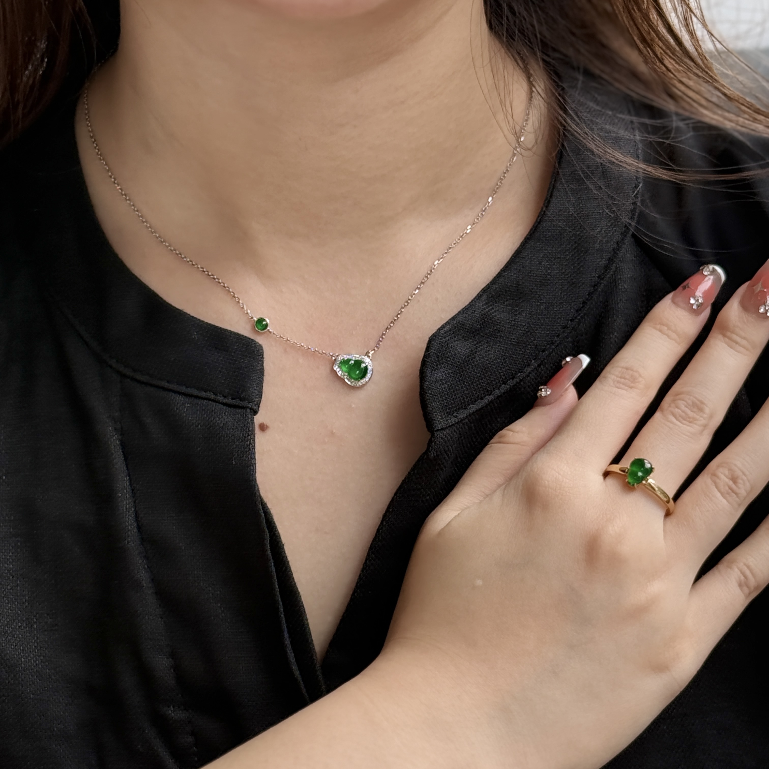 Green Hulu Jade Necklace (PJA00696B)