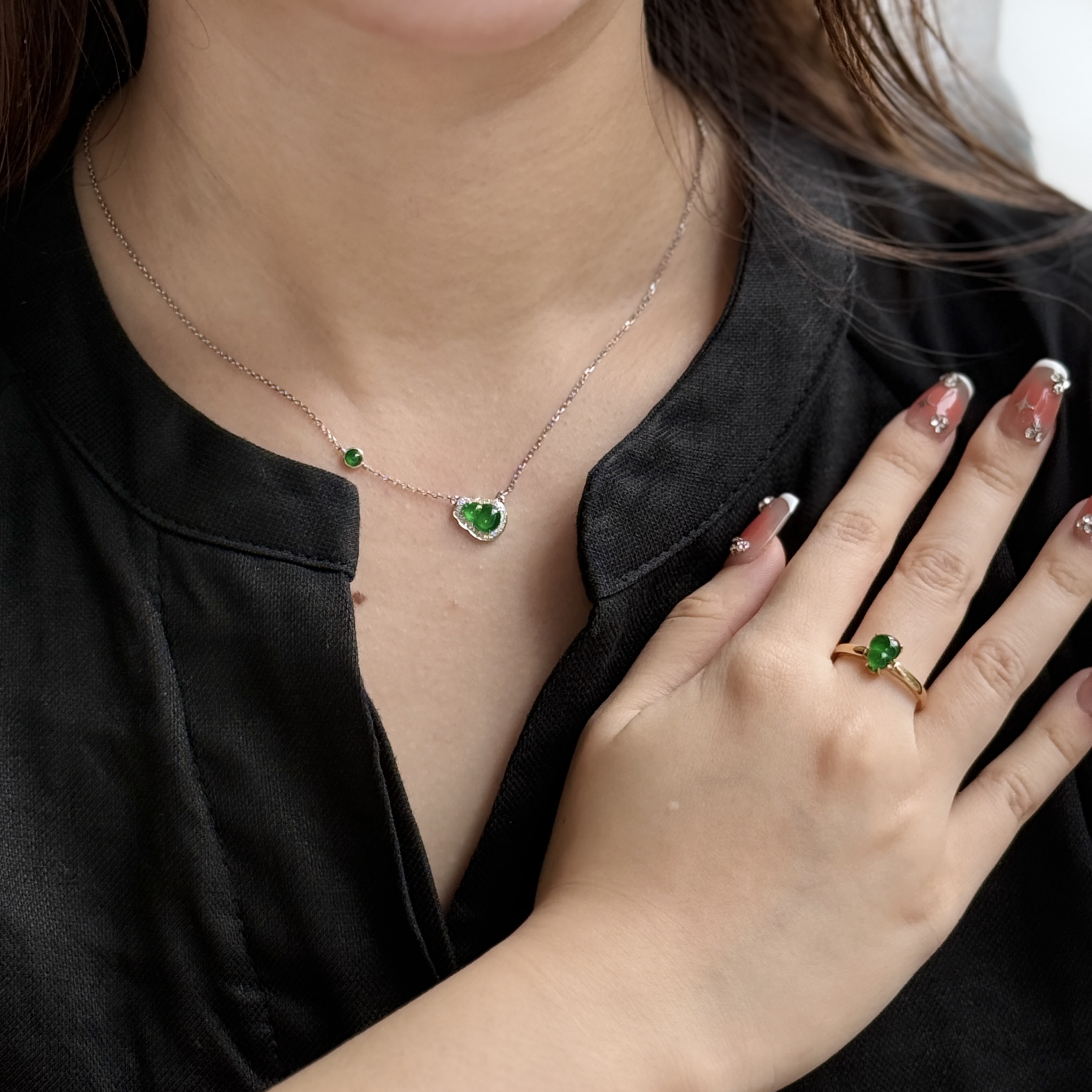 Green Hulu Jade Necklace (PJA00696B)