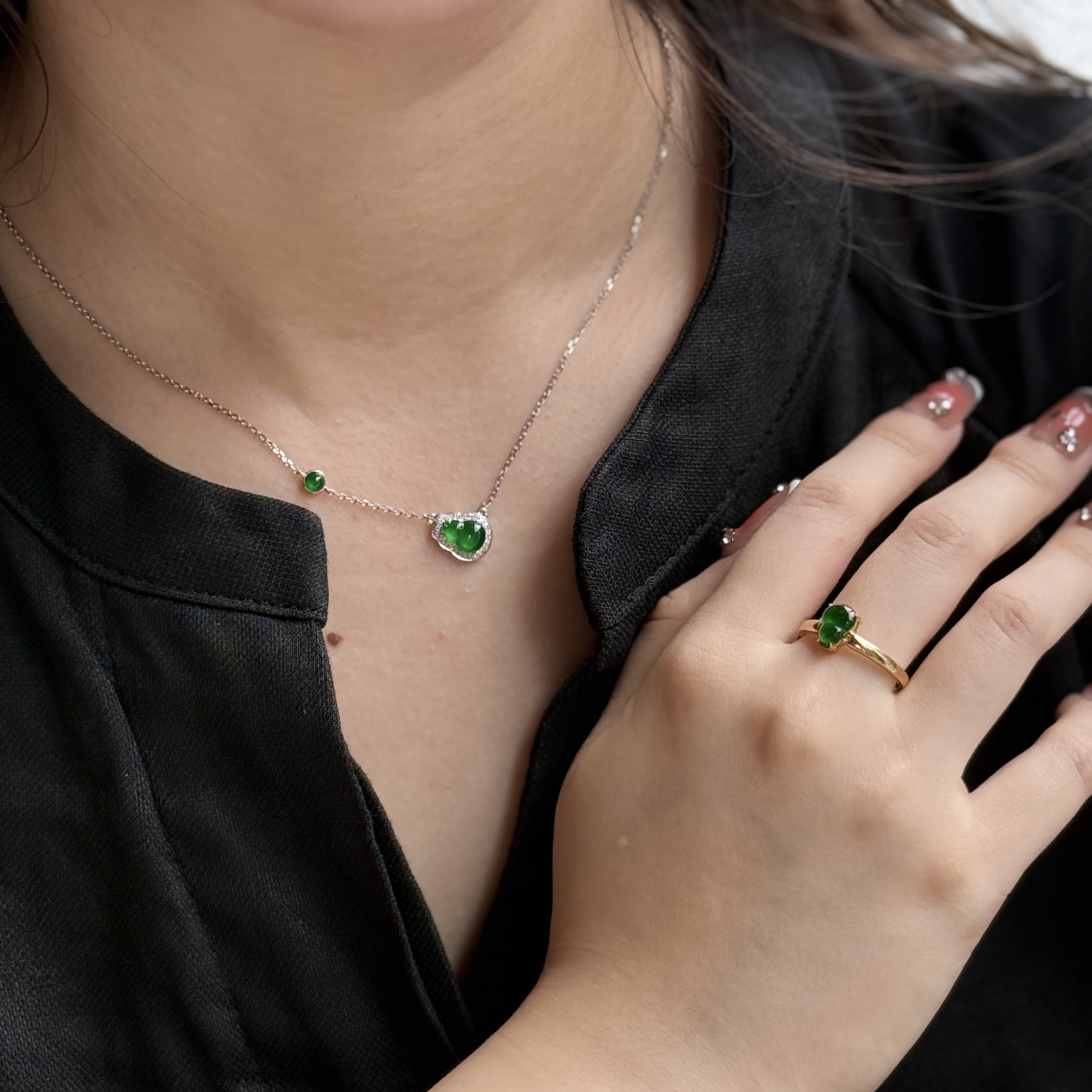 Green Hulu Jade Necklace (PJA00696B)