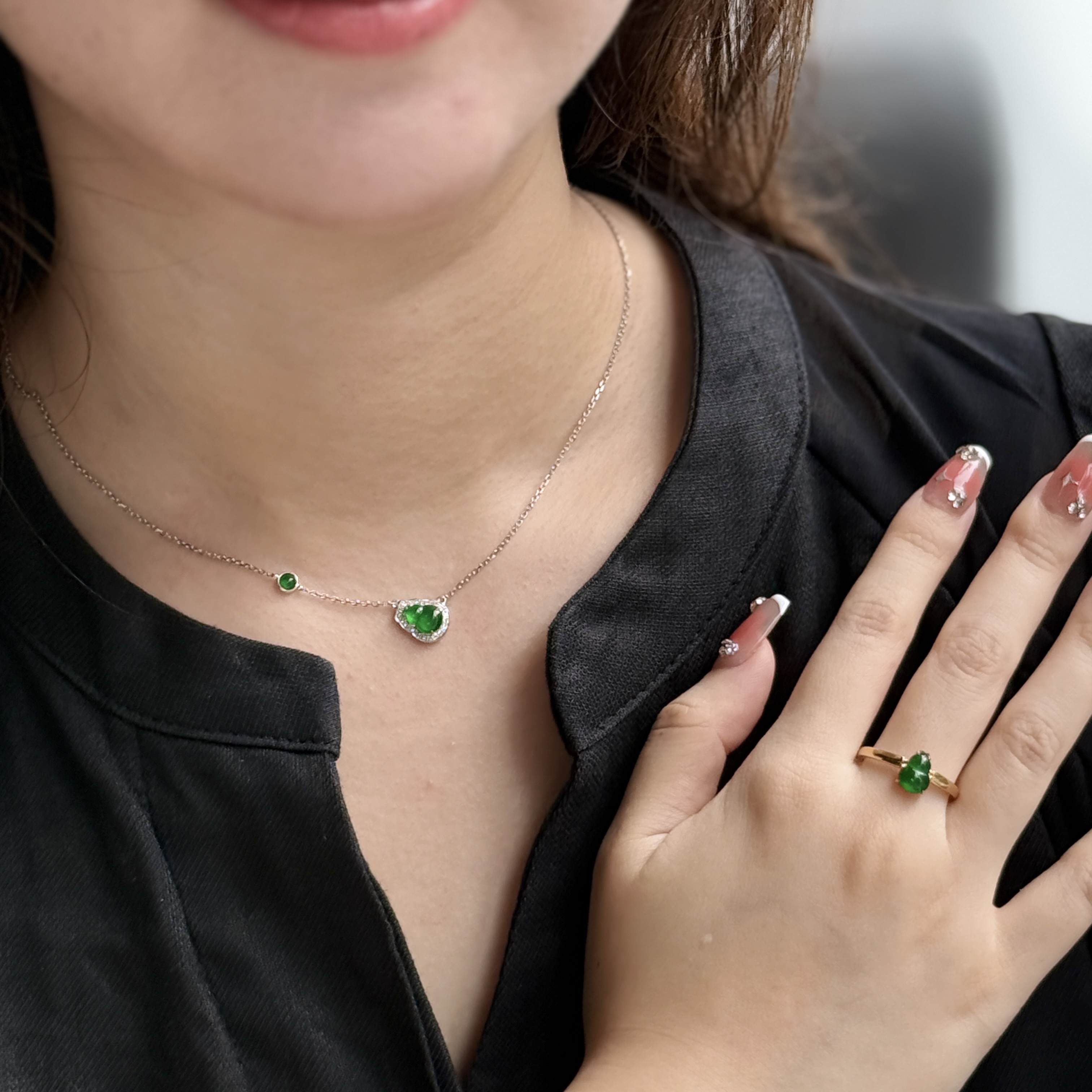 Green Hulu Jade Necklace (PJA00696B)