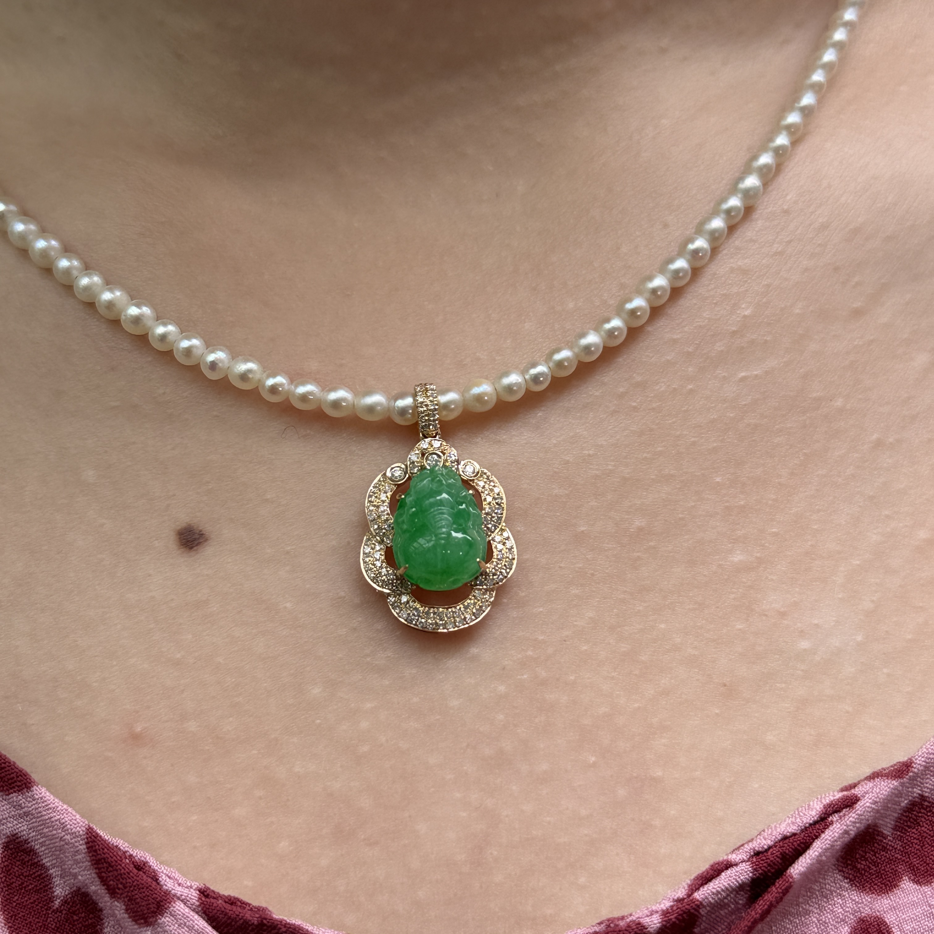 18K Yellow Gold Vivid Green Pixiu Jade Pendant (PJA00495)