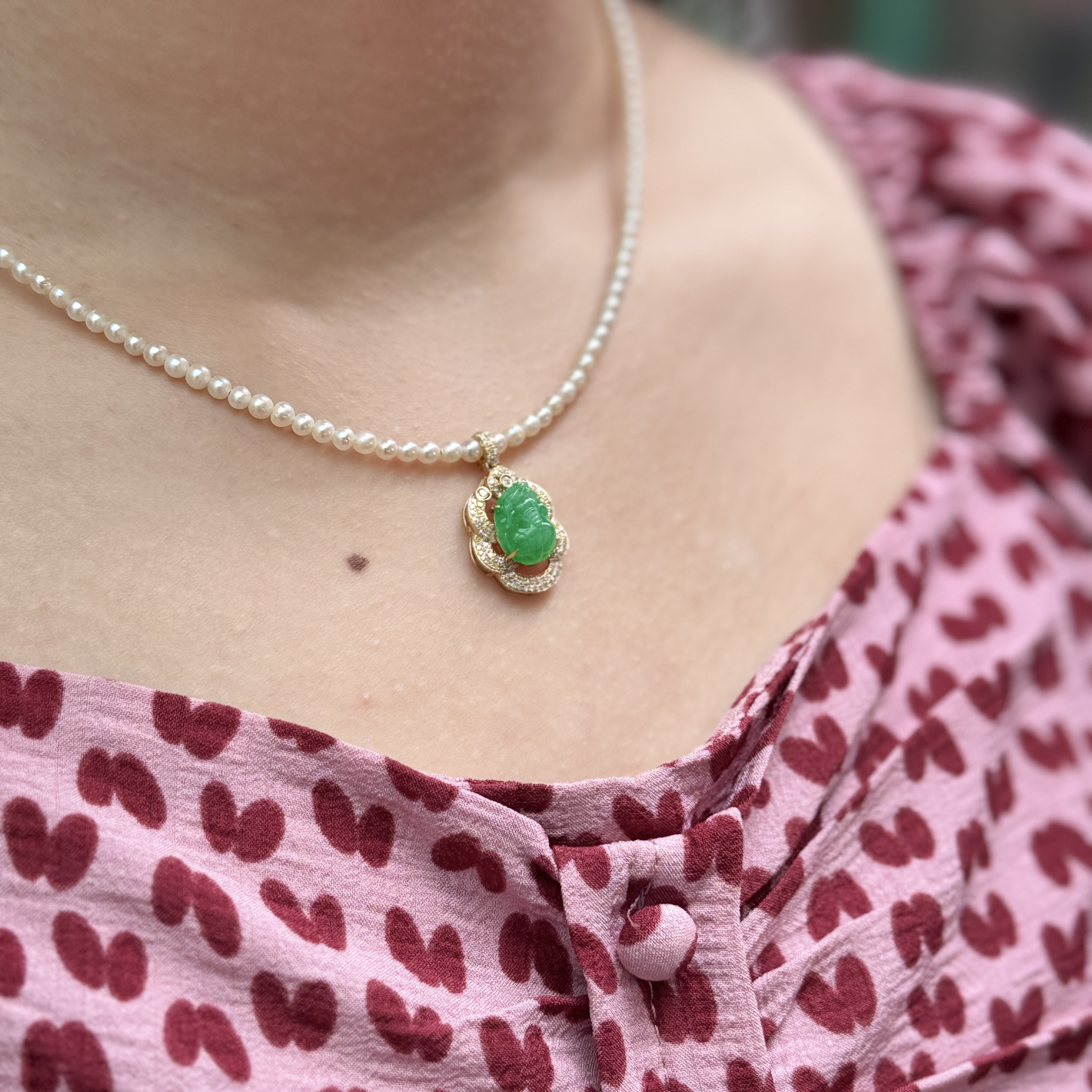 18K Yellow Gold Vivid Green Pixiu Jade Pendant (PJA00495)