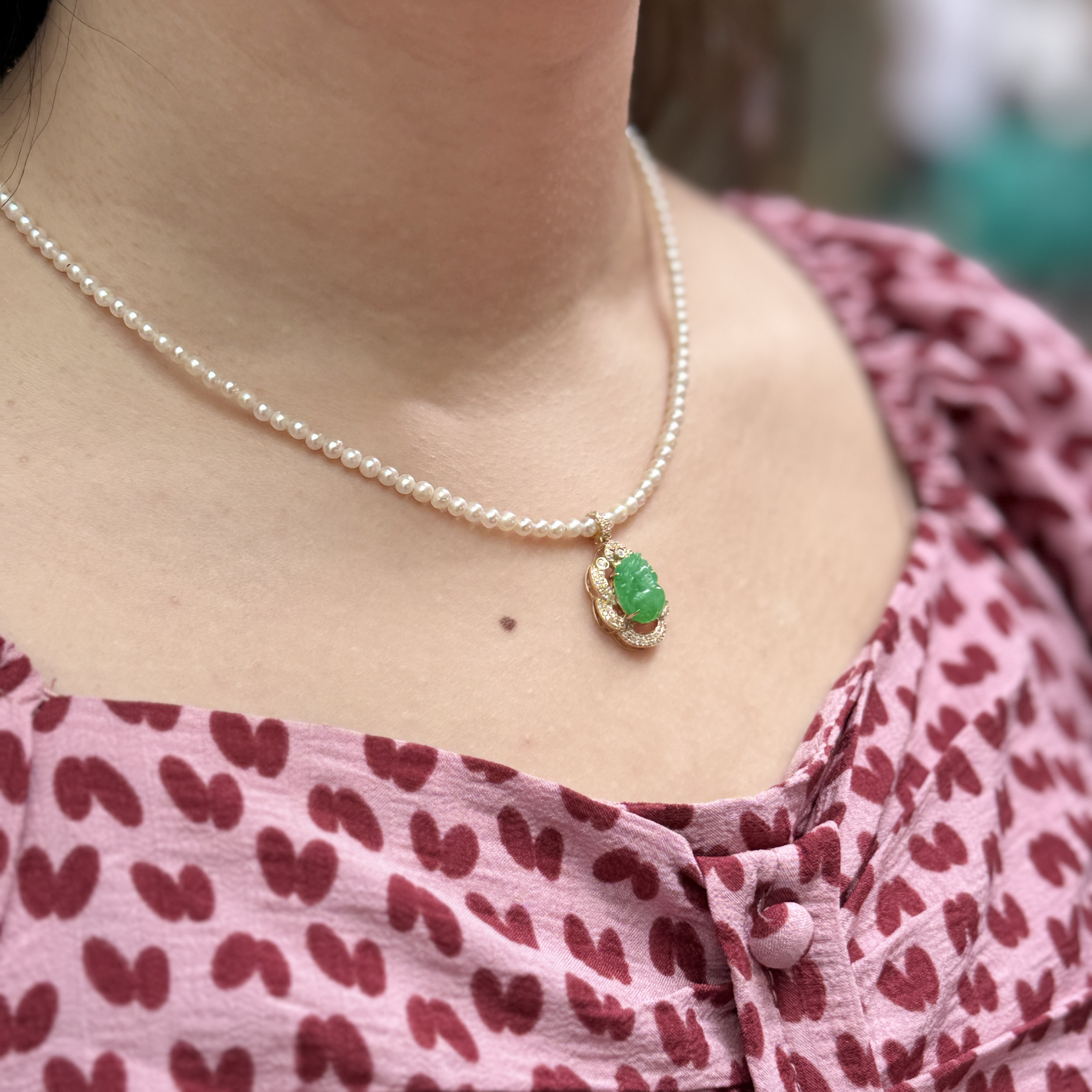 18K Yellow Gold Vivid Green Pixiu Jade Pendant (PJA00495)