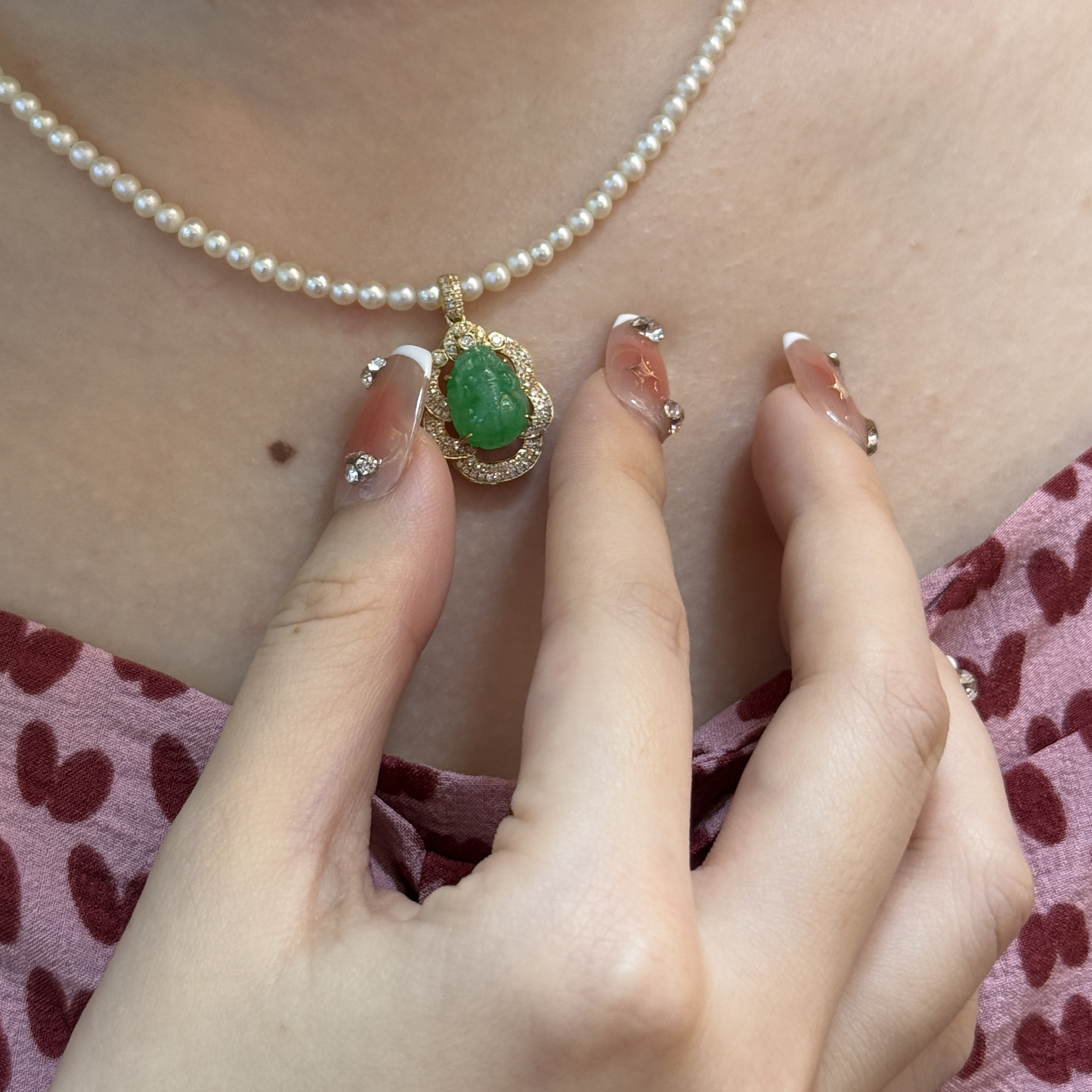18K Yellow Gold Vivid Green Pixiu Jade Pendant (PJA00495)