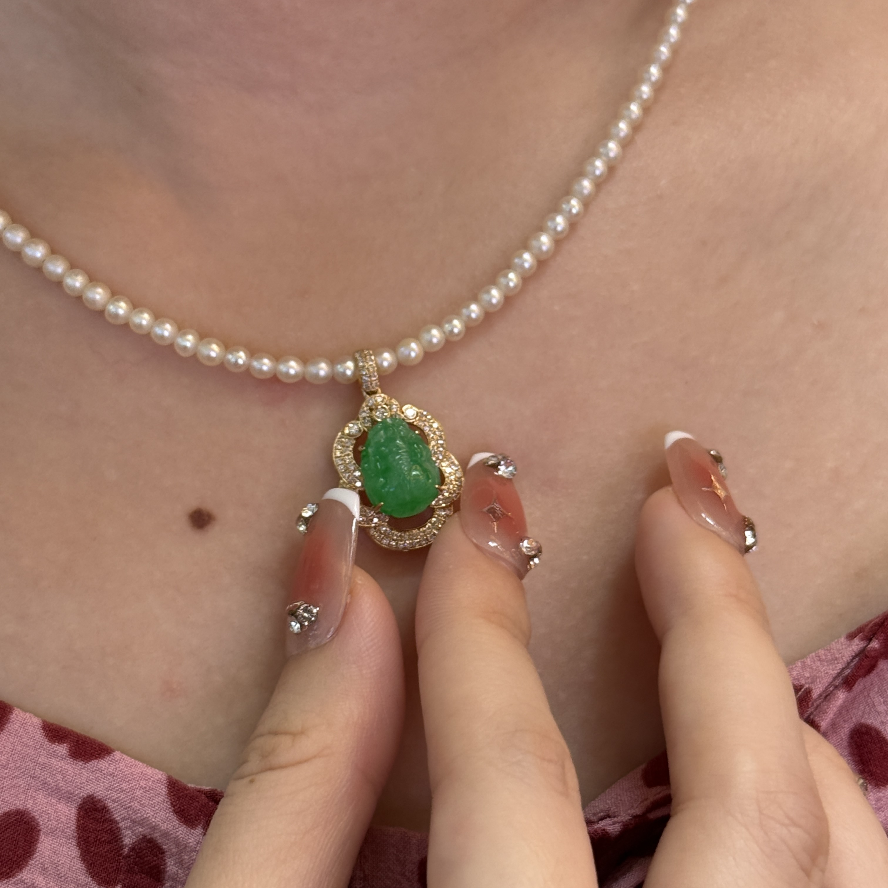 18K Yellow Gold Vivid Green Pixiu Jade Pendant (PJA00495)