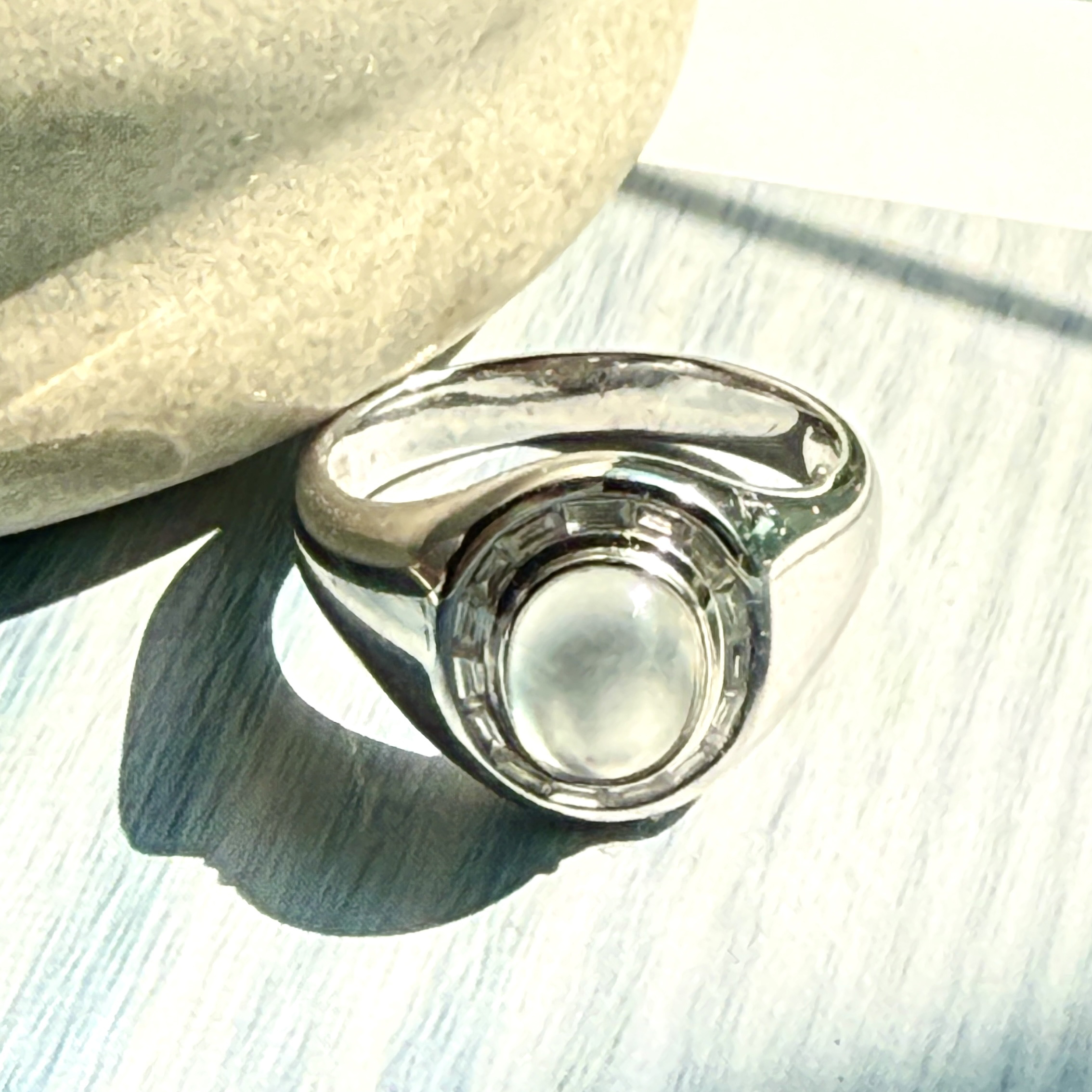18K White Gold Glassy Jade Ring (PJA00638)