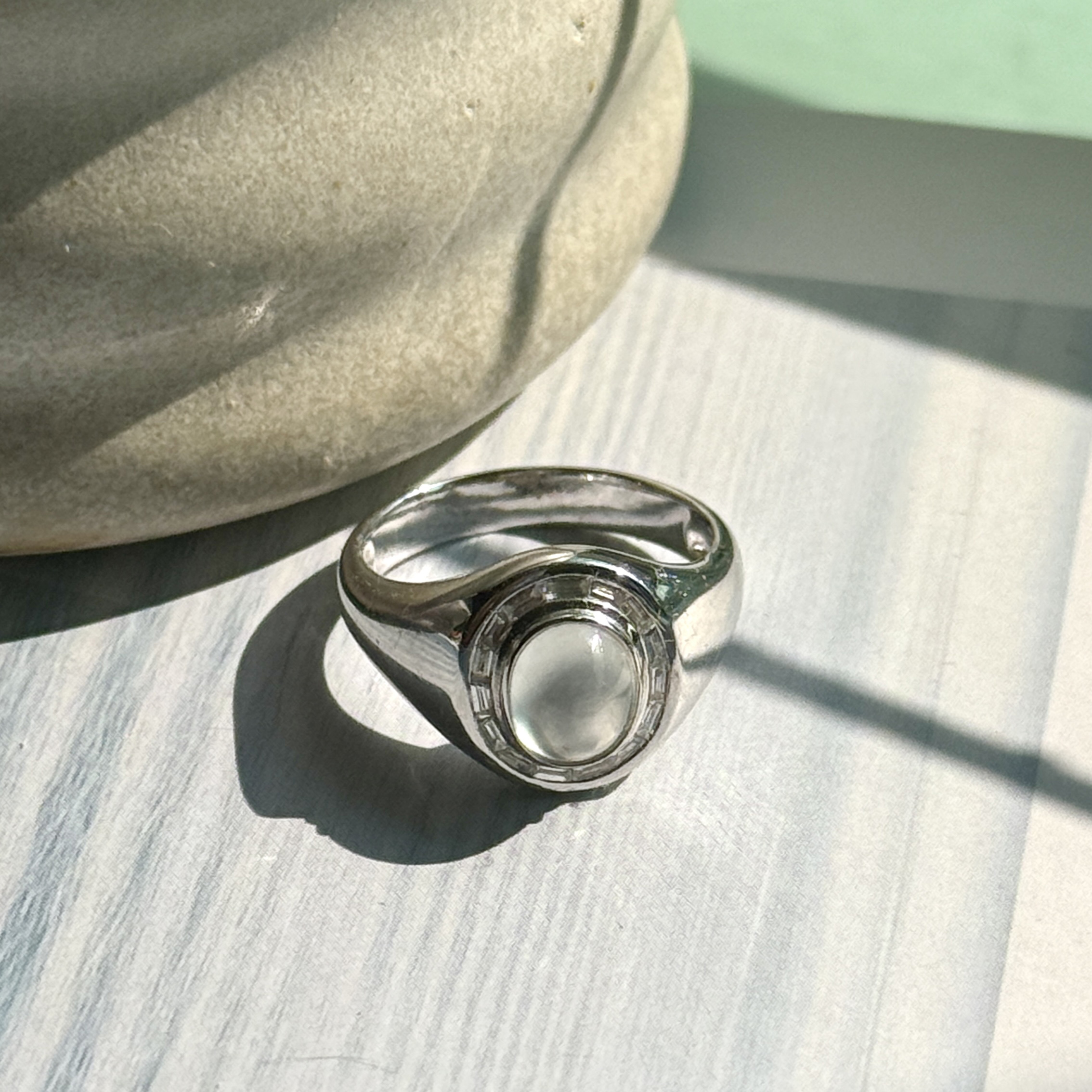 18K White Gold Glassy Jade Ring (PJA00638)