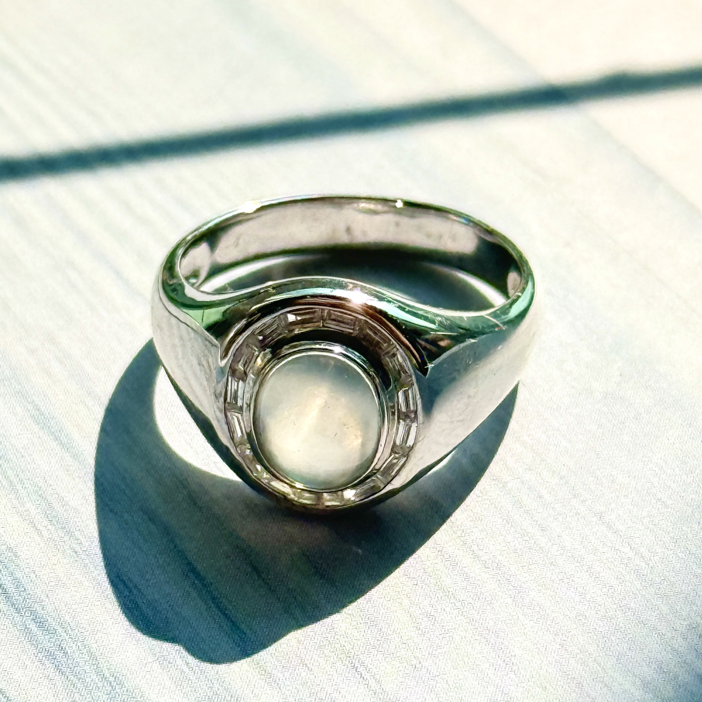 18K White Gold Glassy Jade Ring (PJA00638)