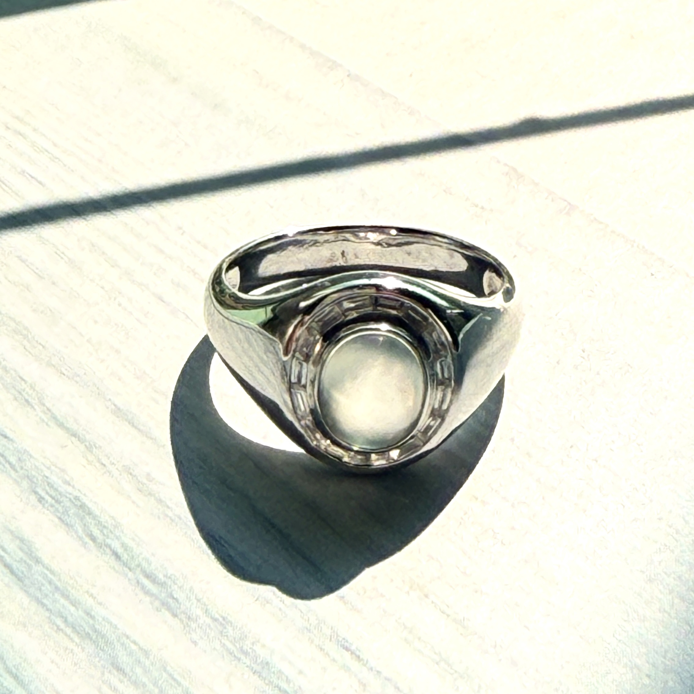 18K White Gold Glassy Jade Ring (PJA00638)