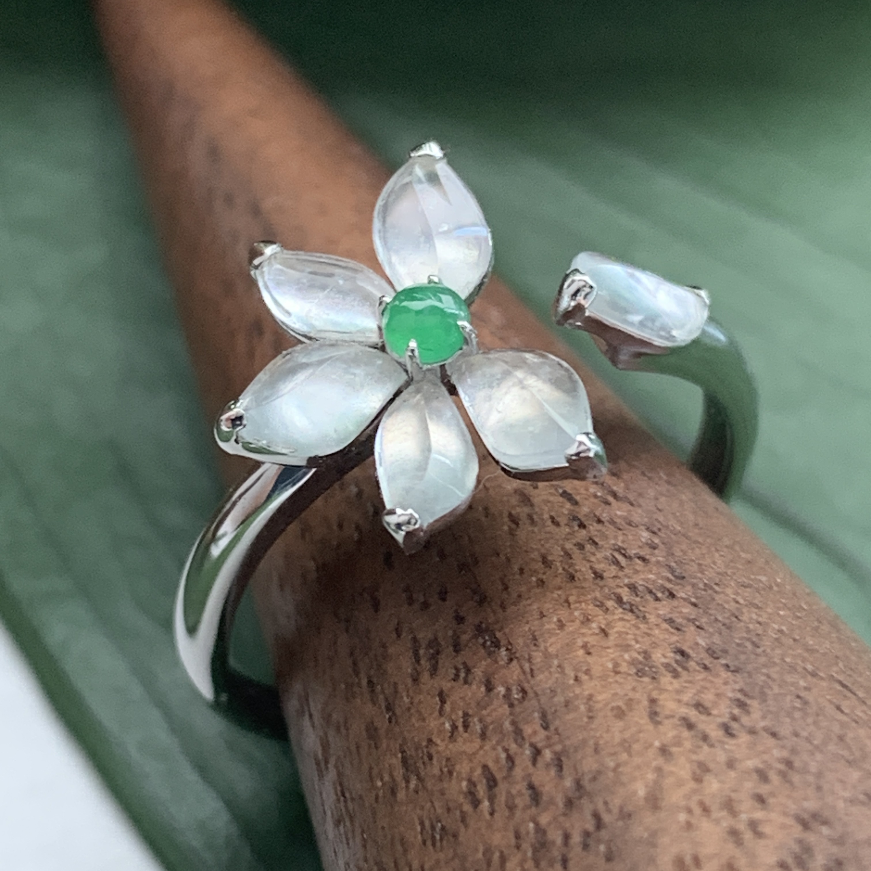 18K White Gold Flower Jade Ring (PJA00518B)