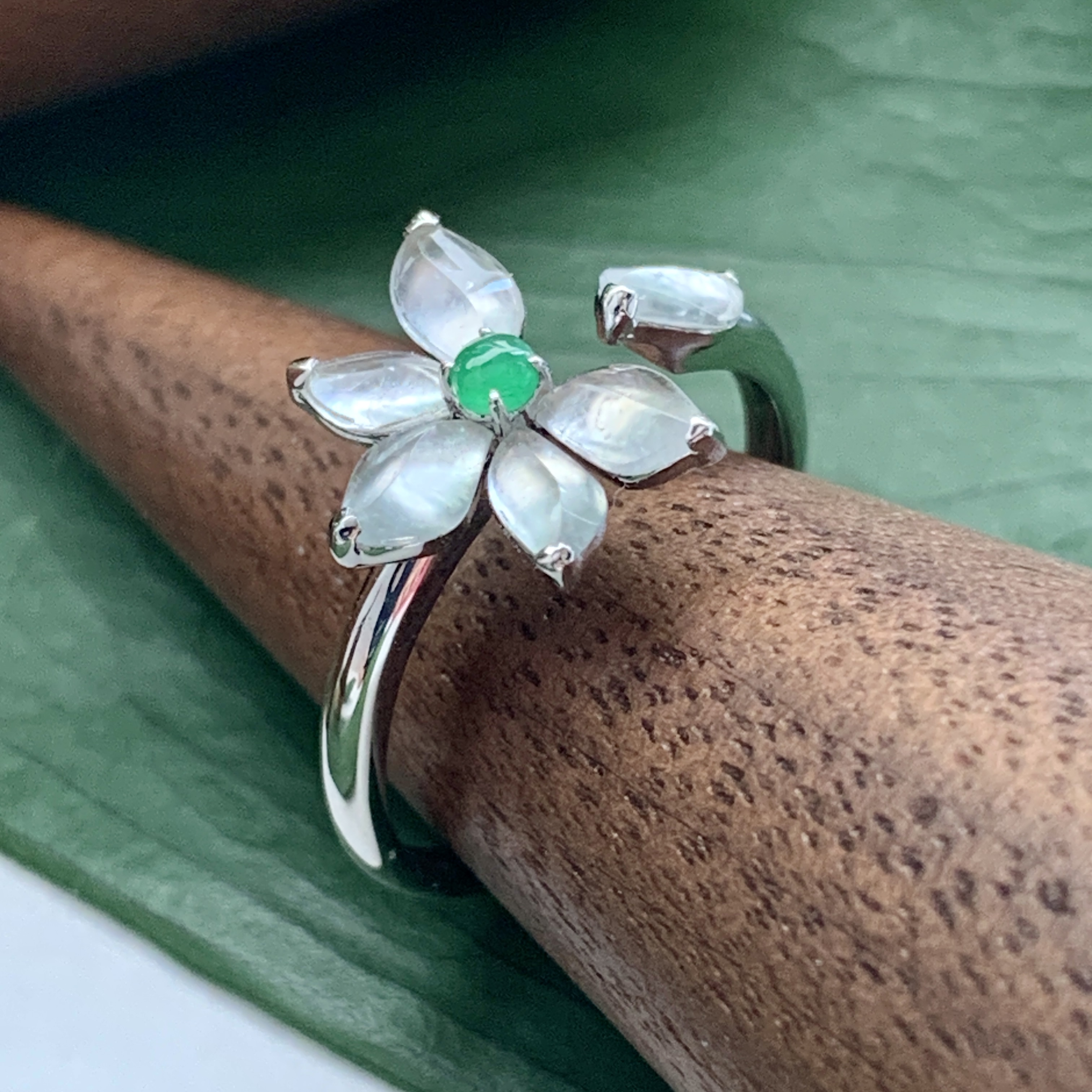 18K White Gold Flower Jade Ring (PJA00518B)