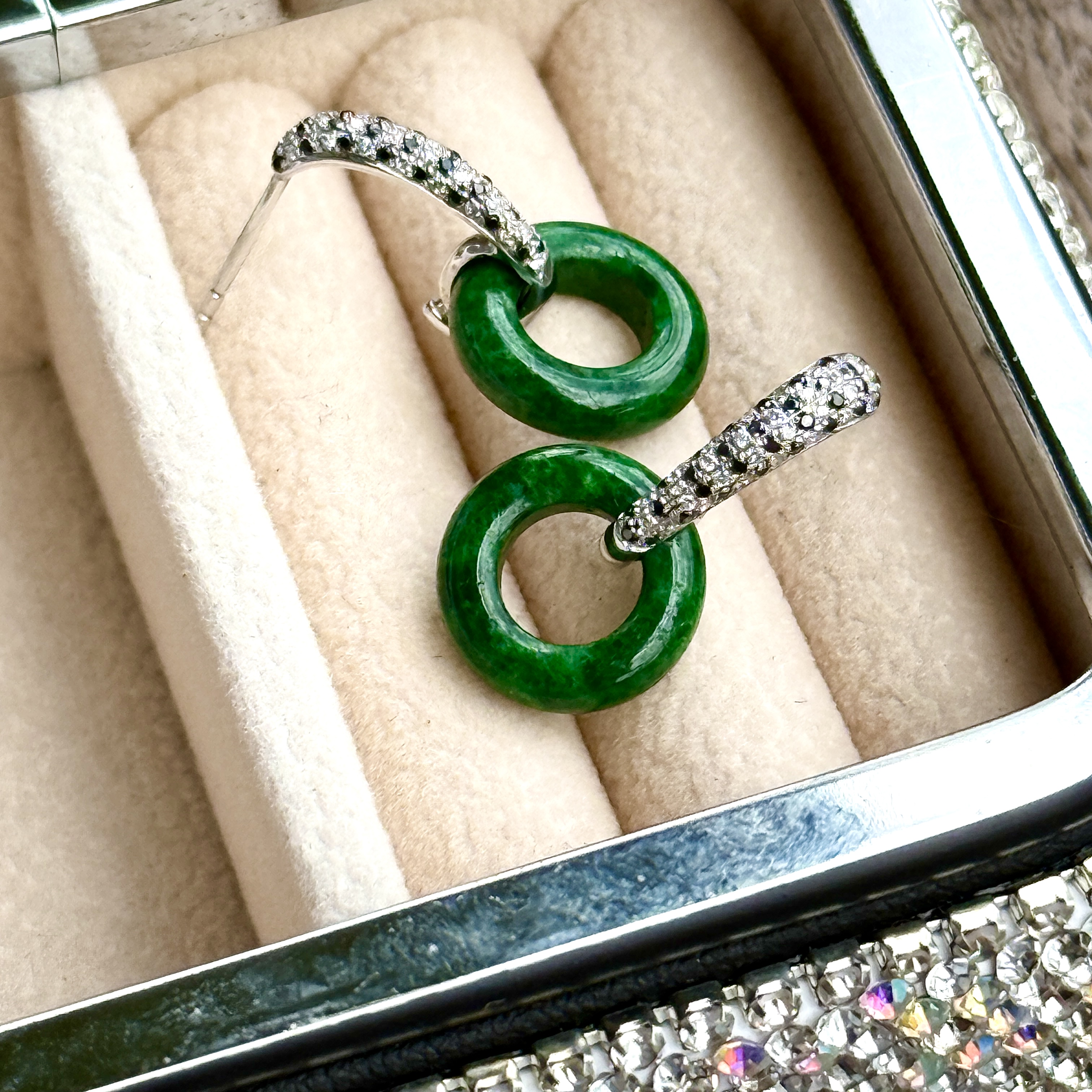 18k White Gold Intense Green Donuts Earrings (PJA00842)