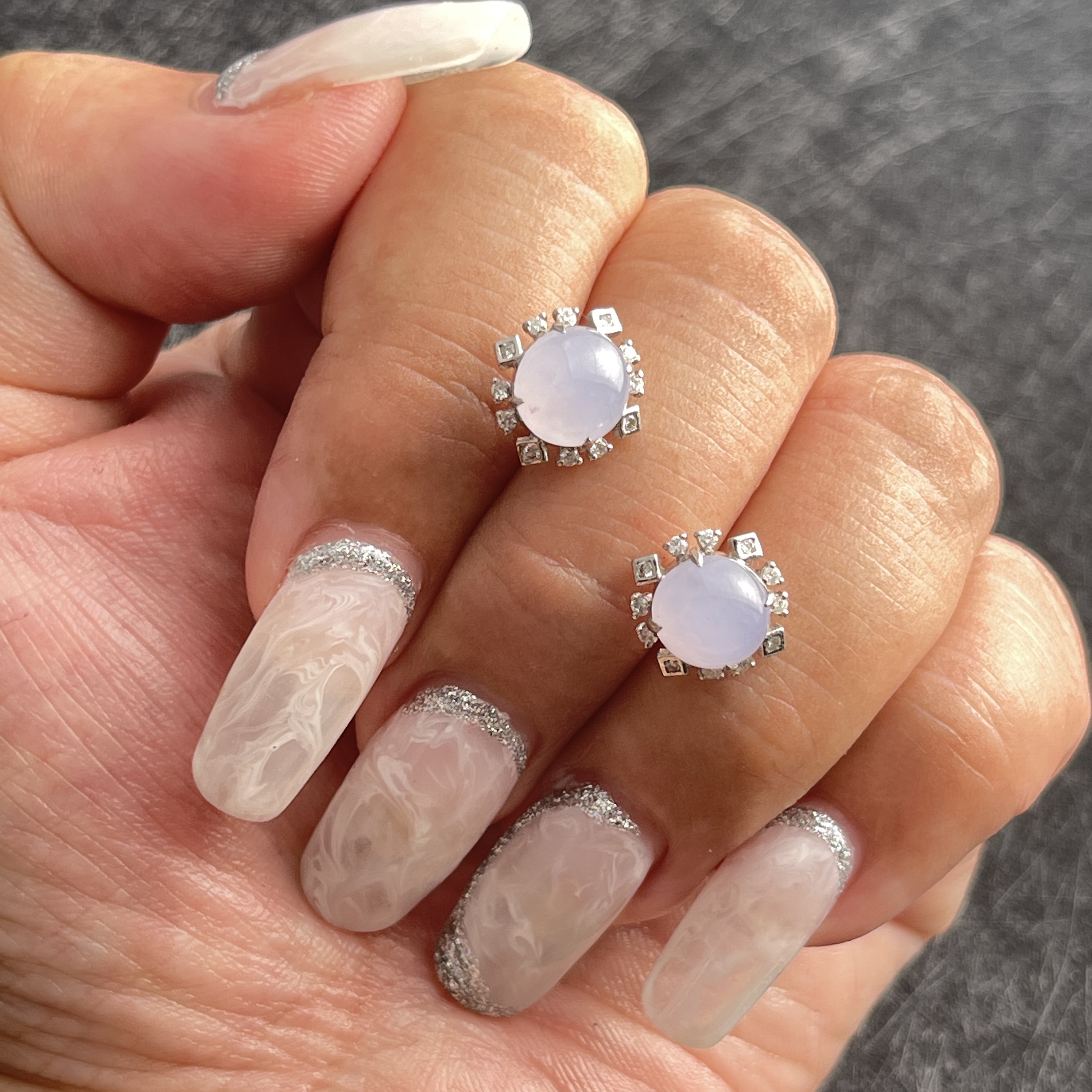 18k White Gold Lavender Ear Studs (PJA00383)