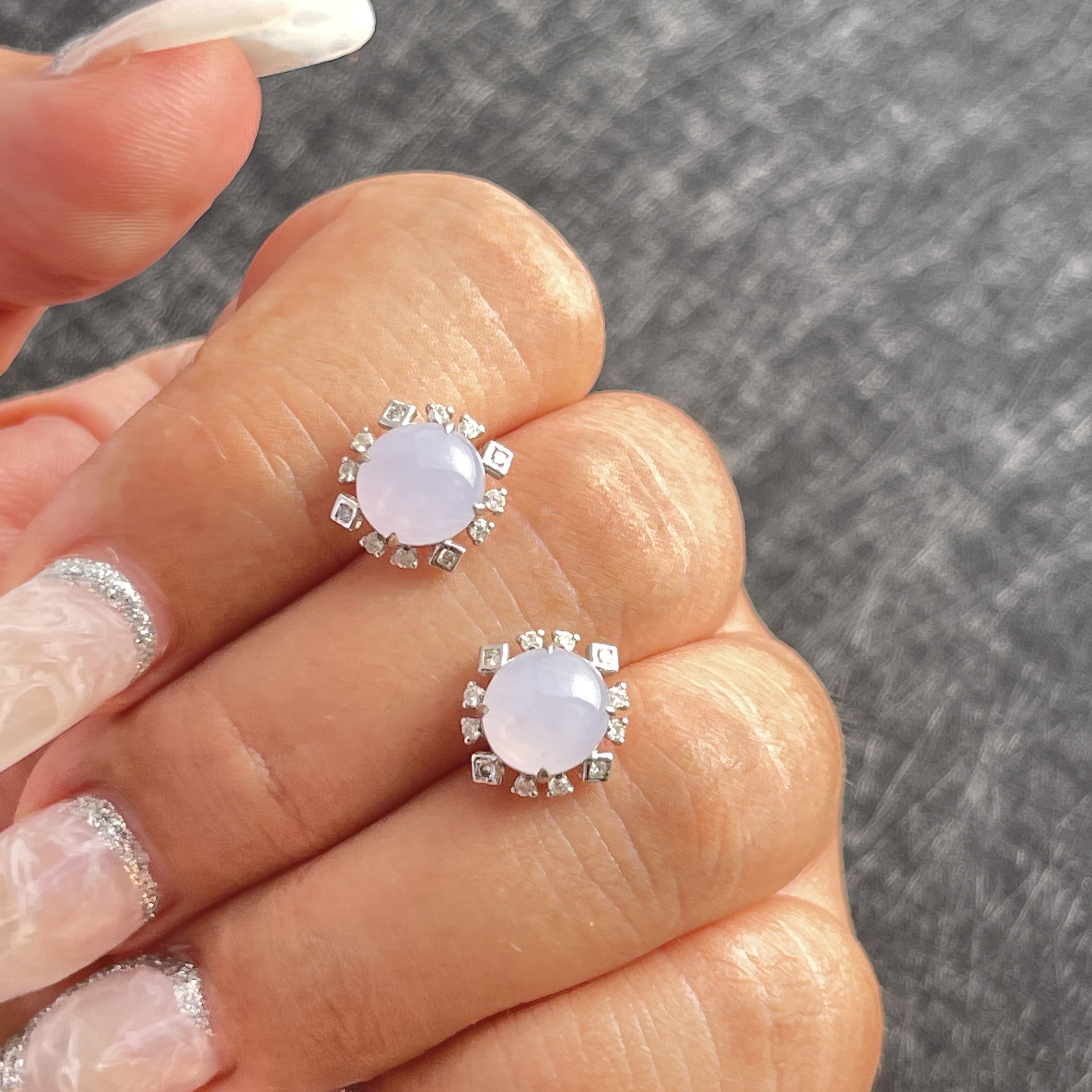 18k White Gold Lavender Ear Studs (PJA00383)