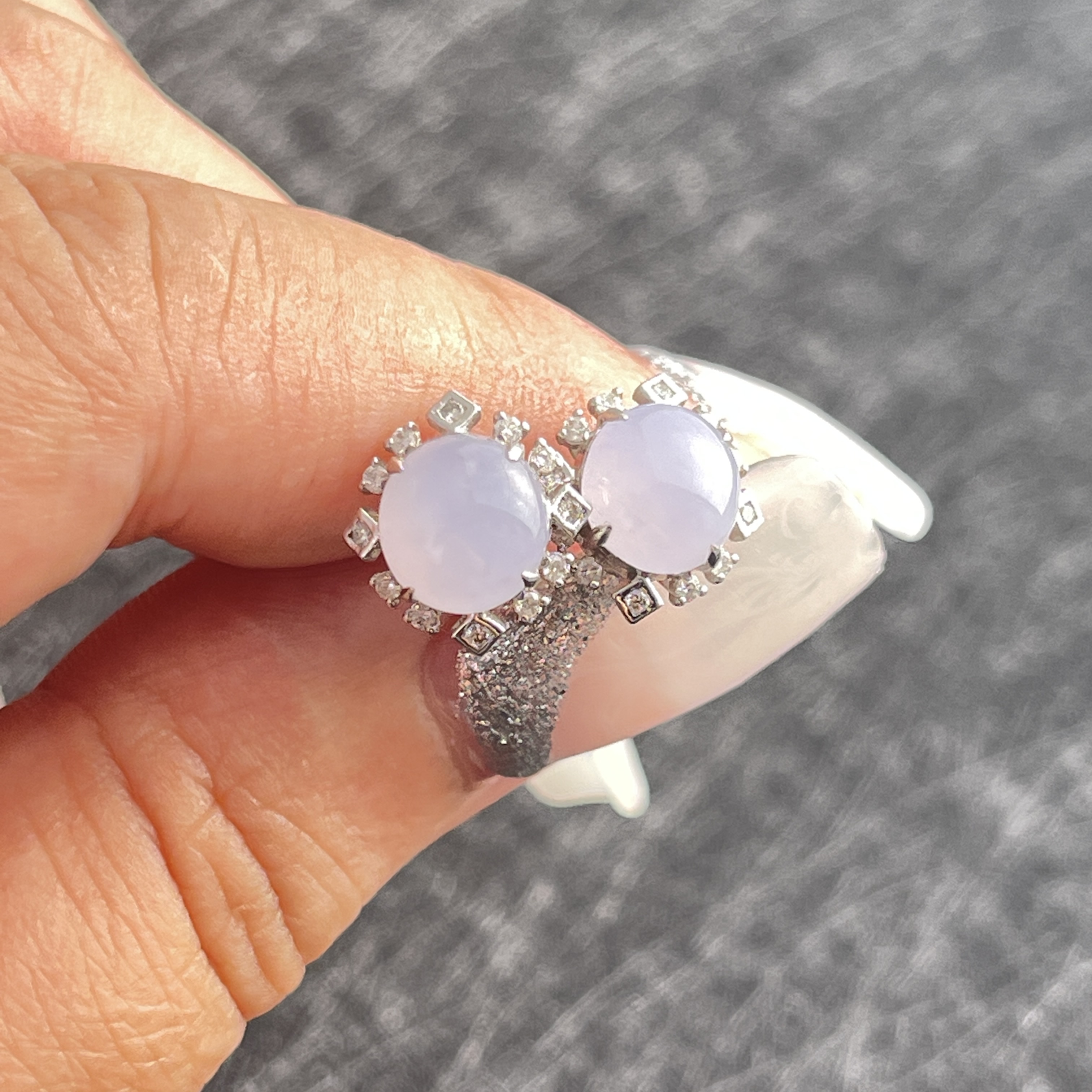 18k White Gold Lavender Ear Studs (PJA00383)