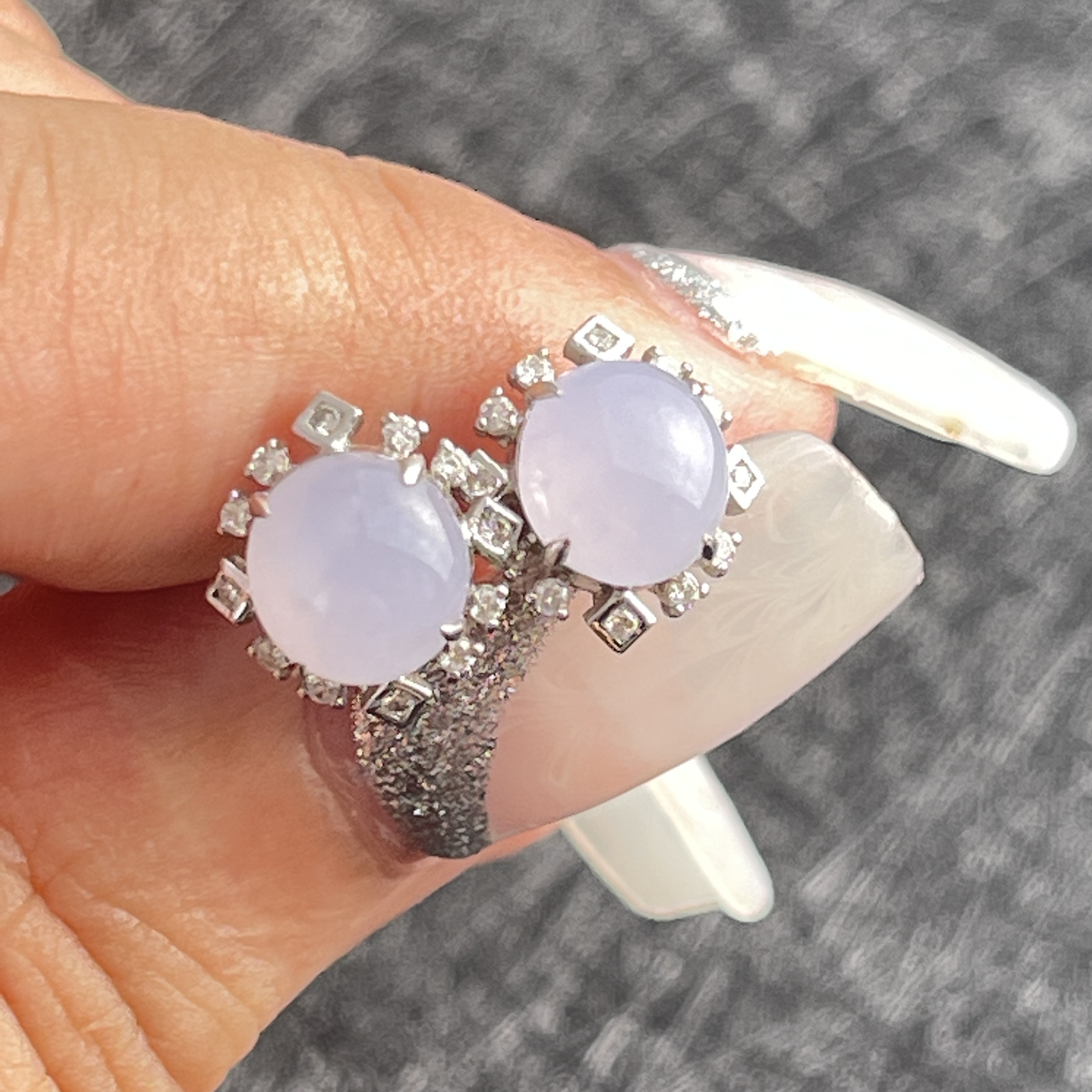 18k White Gold Lavender Ear Studs (PJA00383)