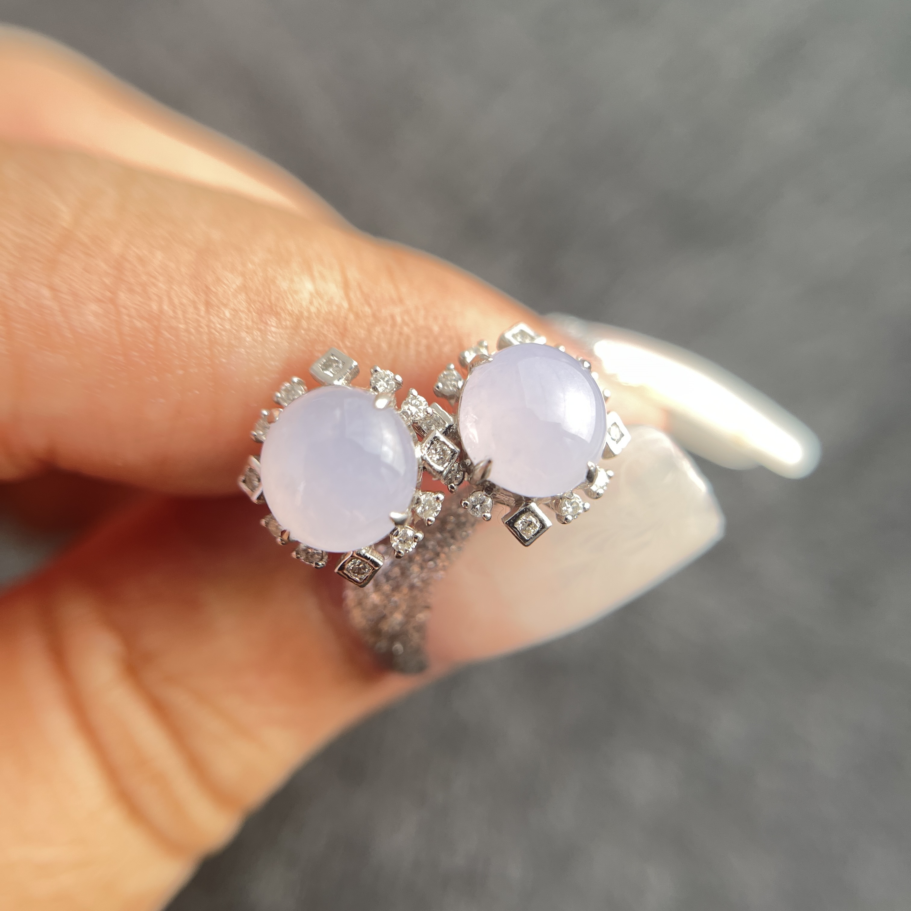 18k White Gold Lavender Ear Studs (PJA00383)