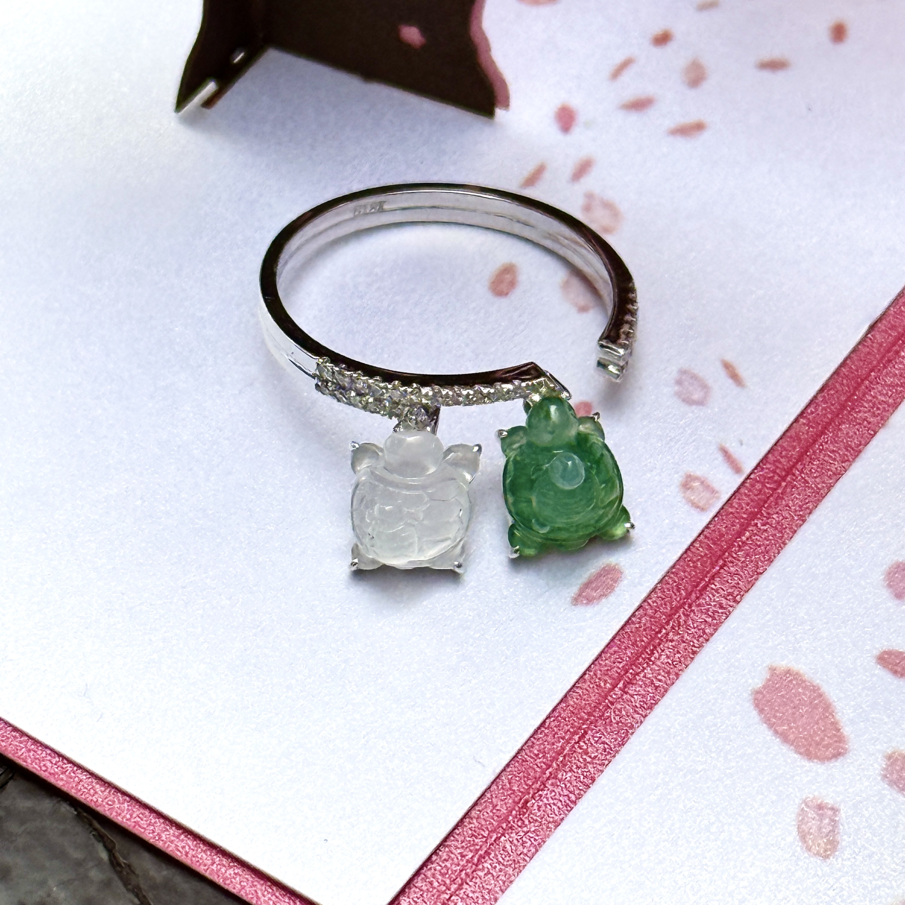 18K White Gold Tortoise Jade Ring (PJA01275)