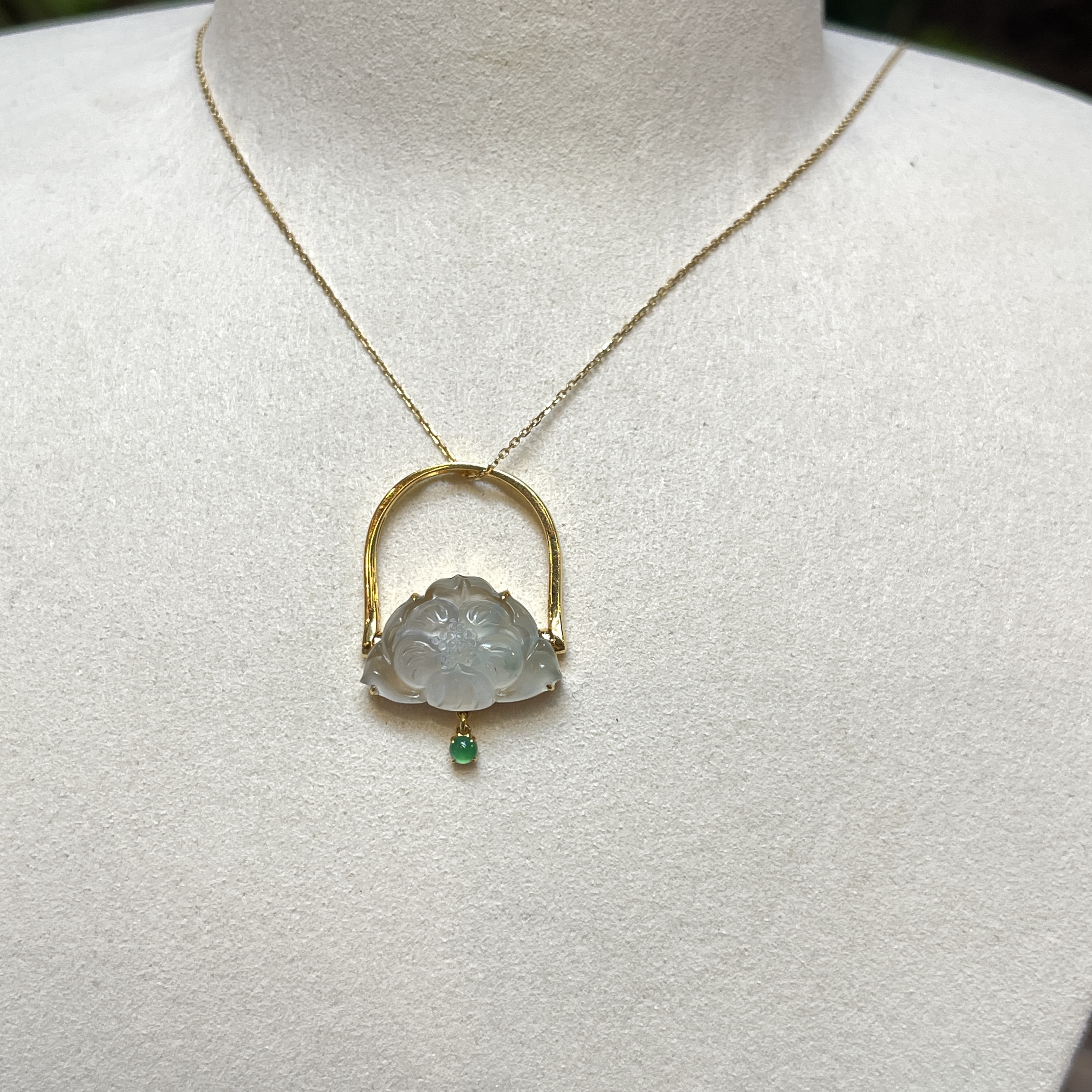 18K Yellow Gold Lotus Leaf Ring and Jade Pendant  (PJA00299)