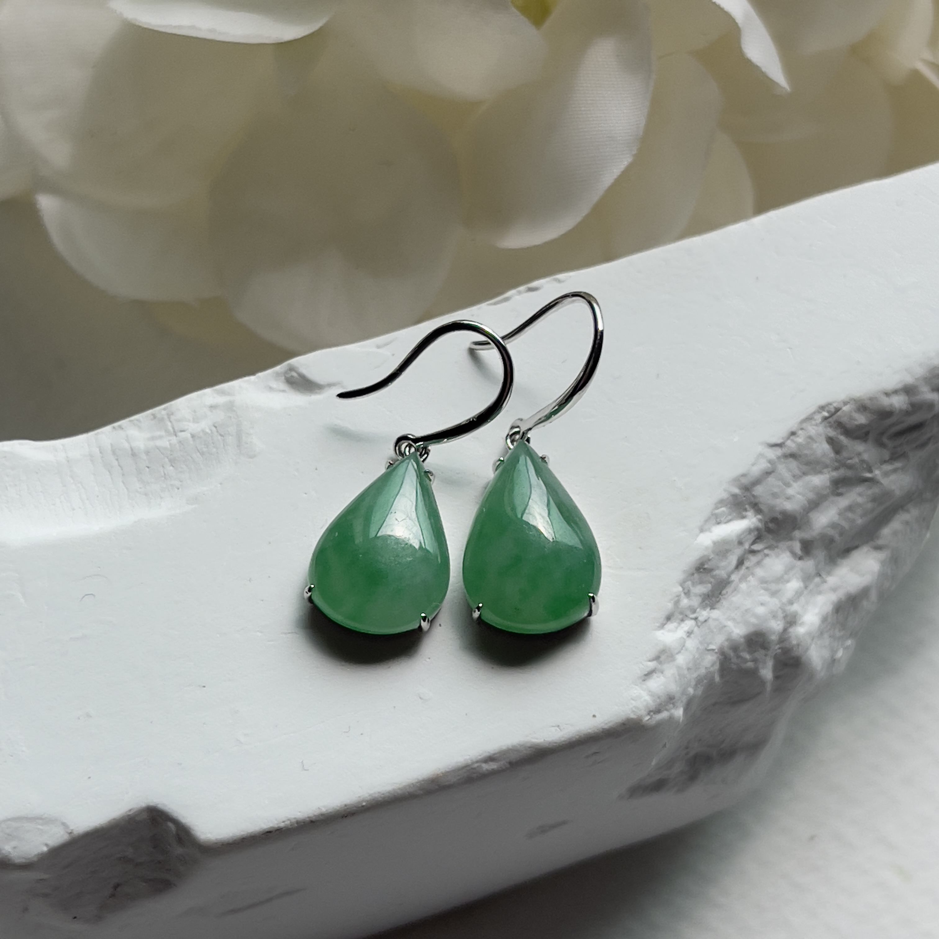 18K White Gold Green Jade Earrings (PJA00651)