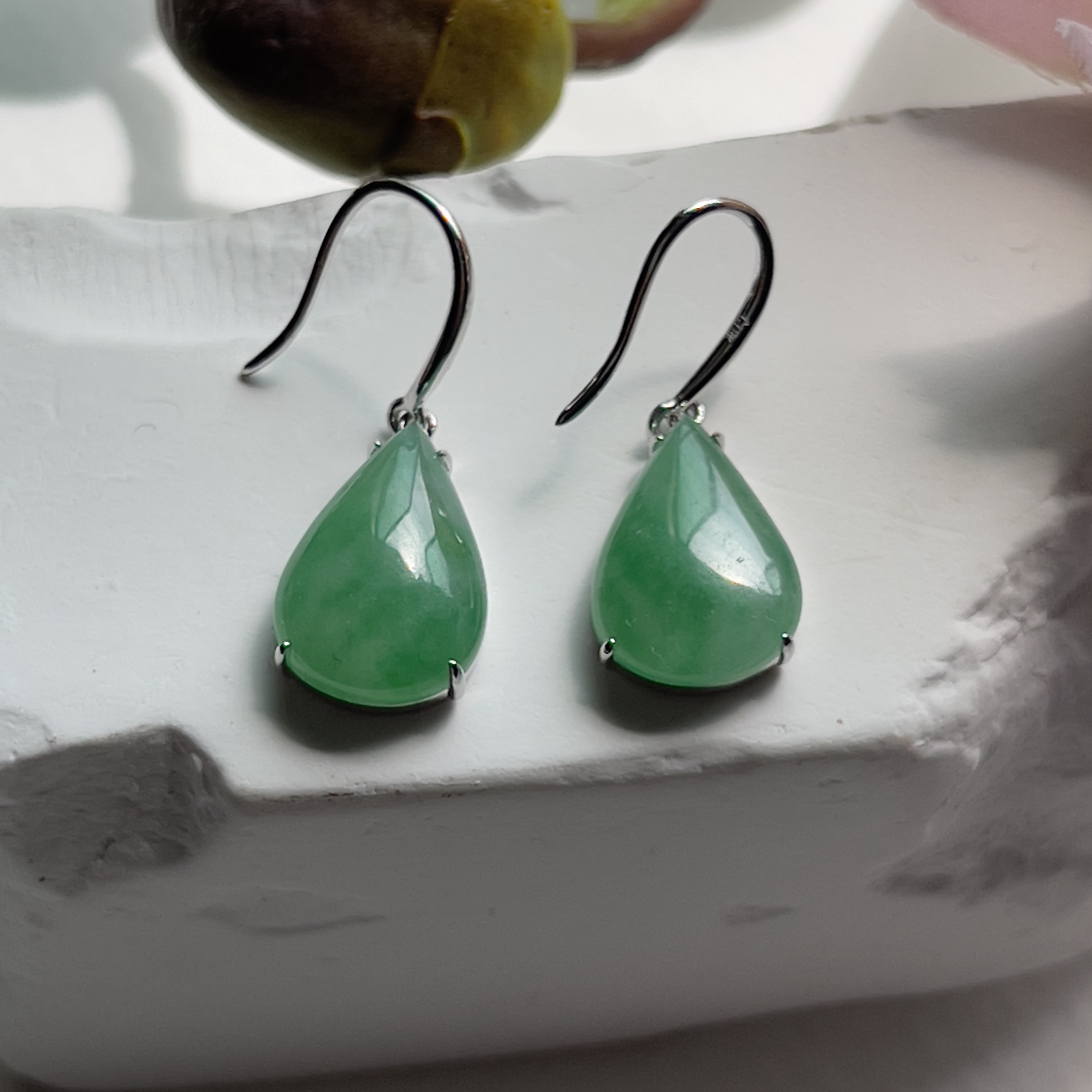 18K White Gold Green Jade Earrings (PJA00651)