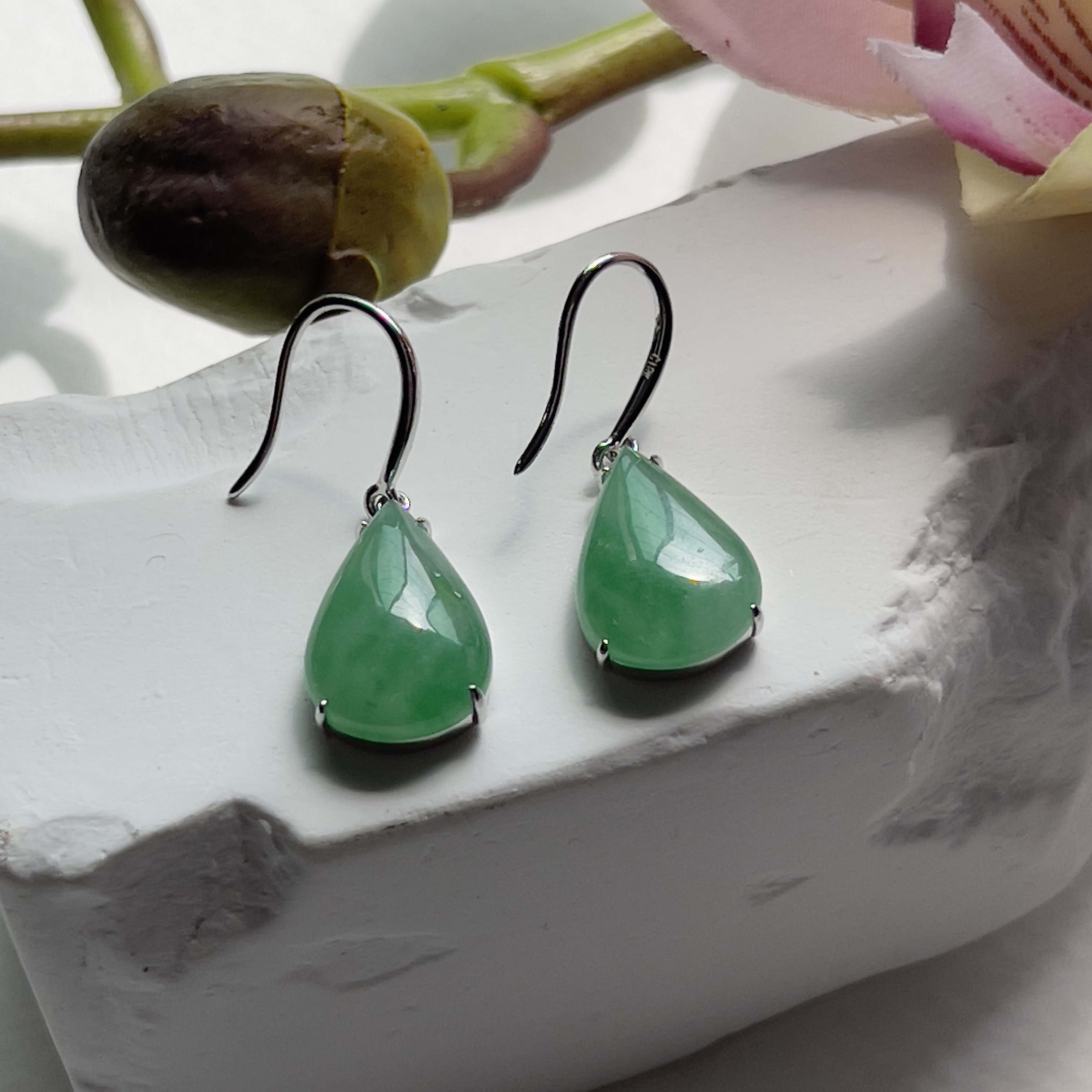 18K White Gold Green Jade Earrings (PJA00651)