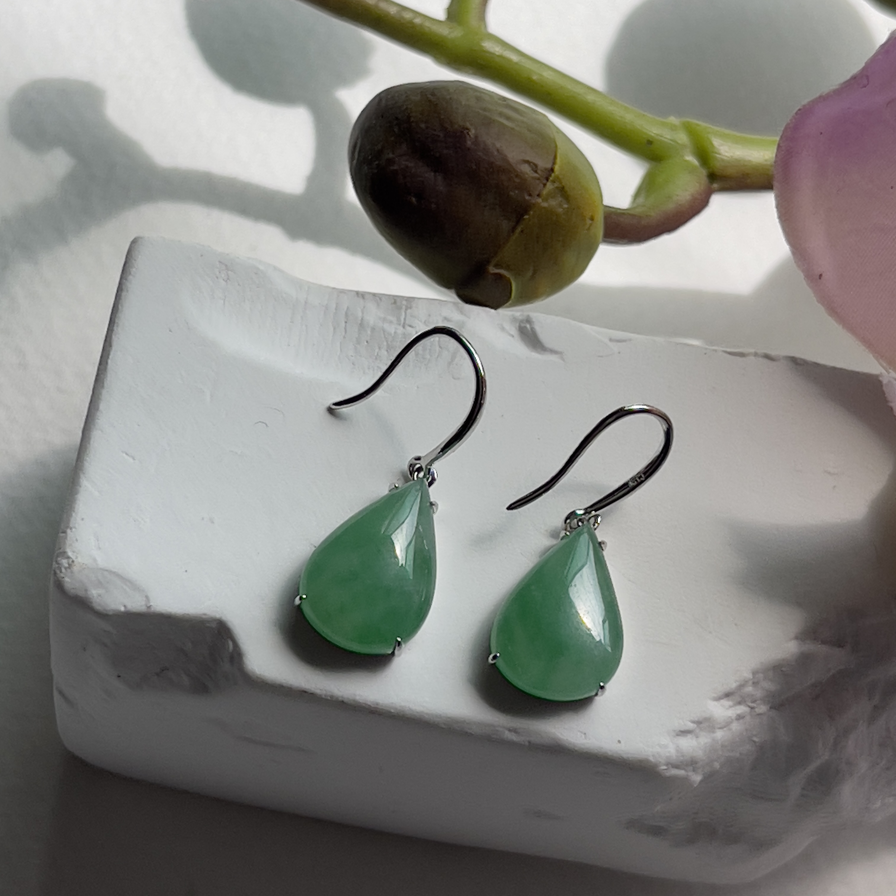 18K White Gold Green Jade Earrings (PJA00651)