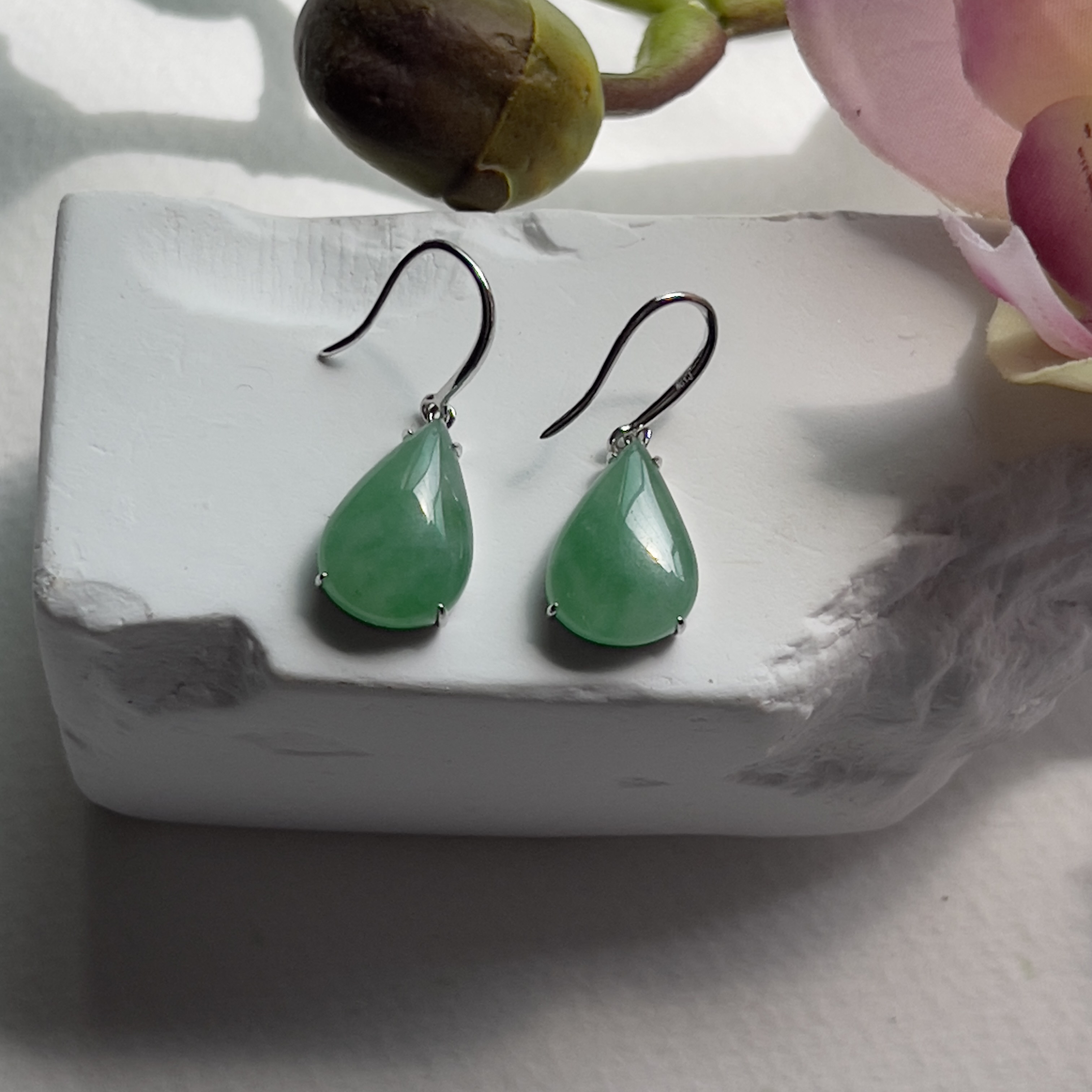 18K White Gold Green Jade Earrings (PJA00651)