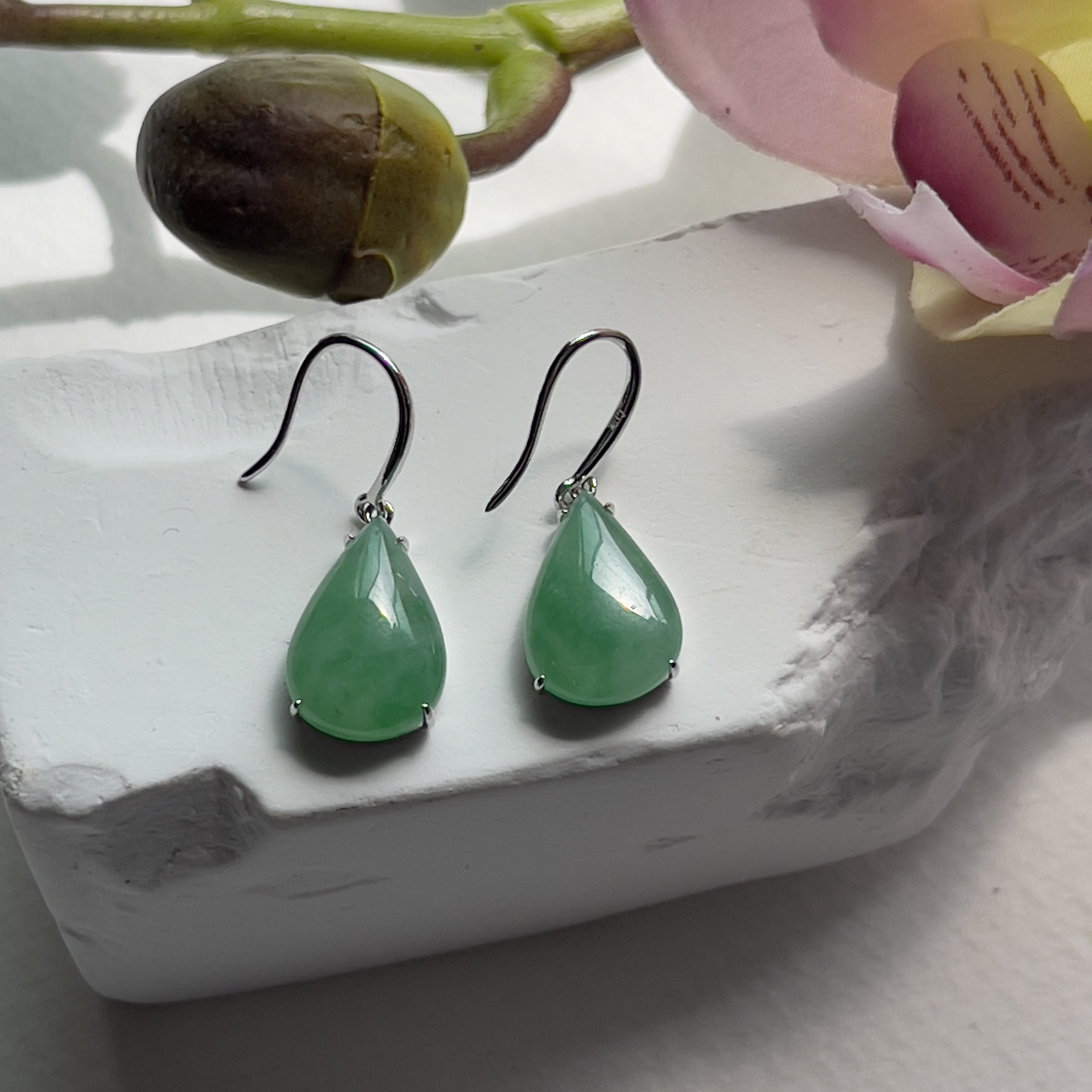 18K White Gold Green Jade Earrings (PJA00651)