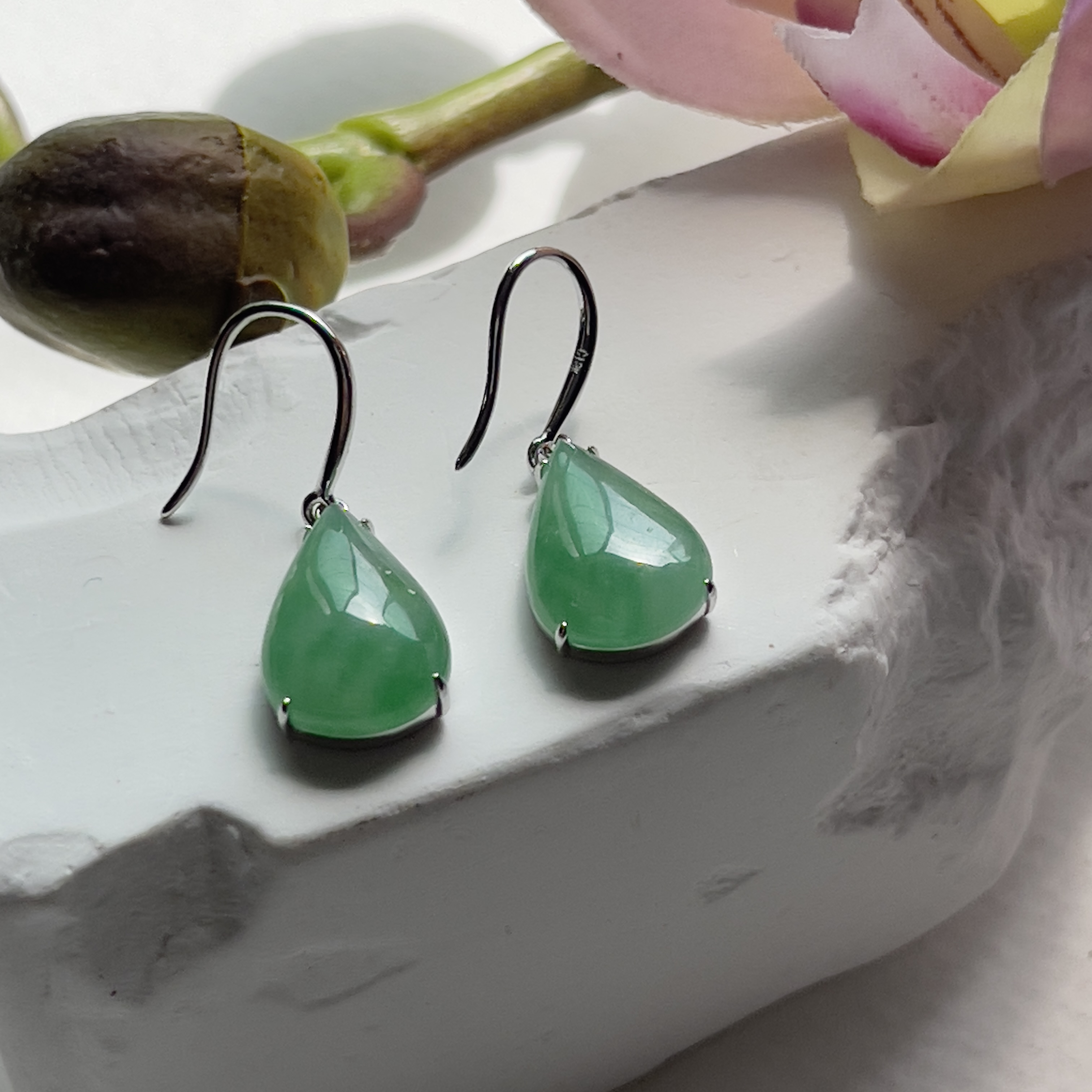 18K White Gold Green Jade Earrings (PJA00651)