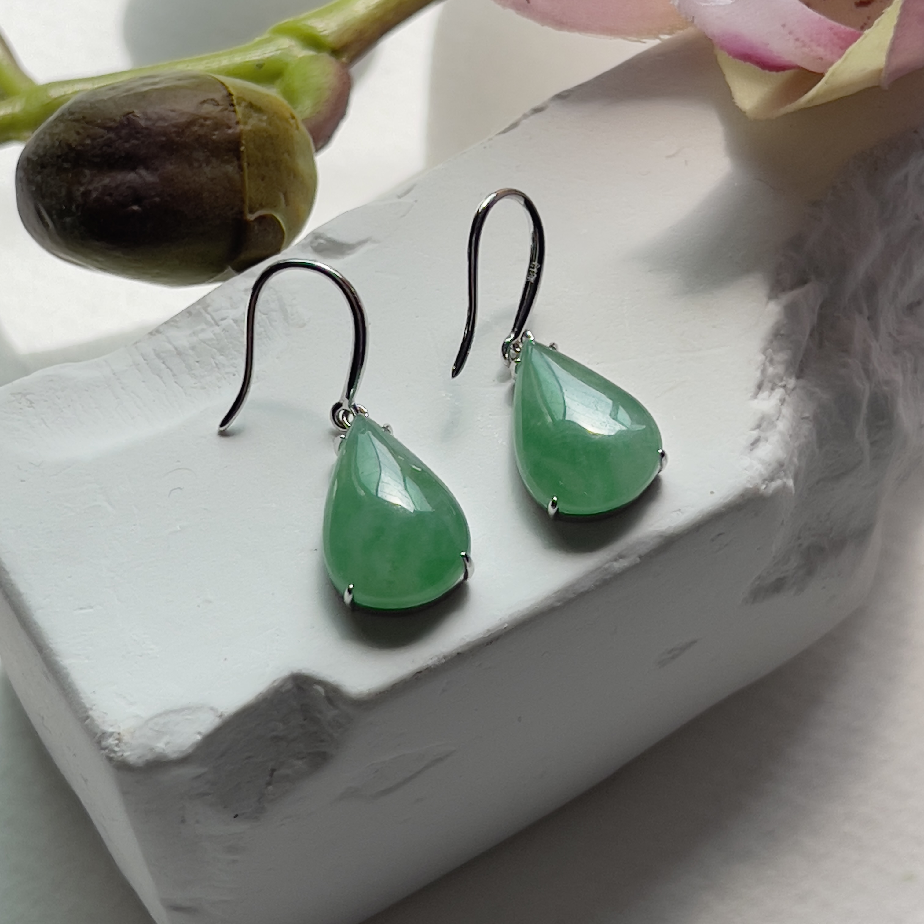 18K White Gold Green Jade Earrings (PJA00651)