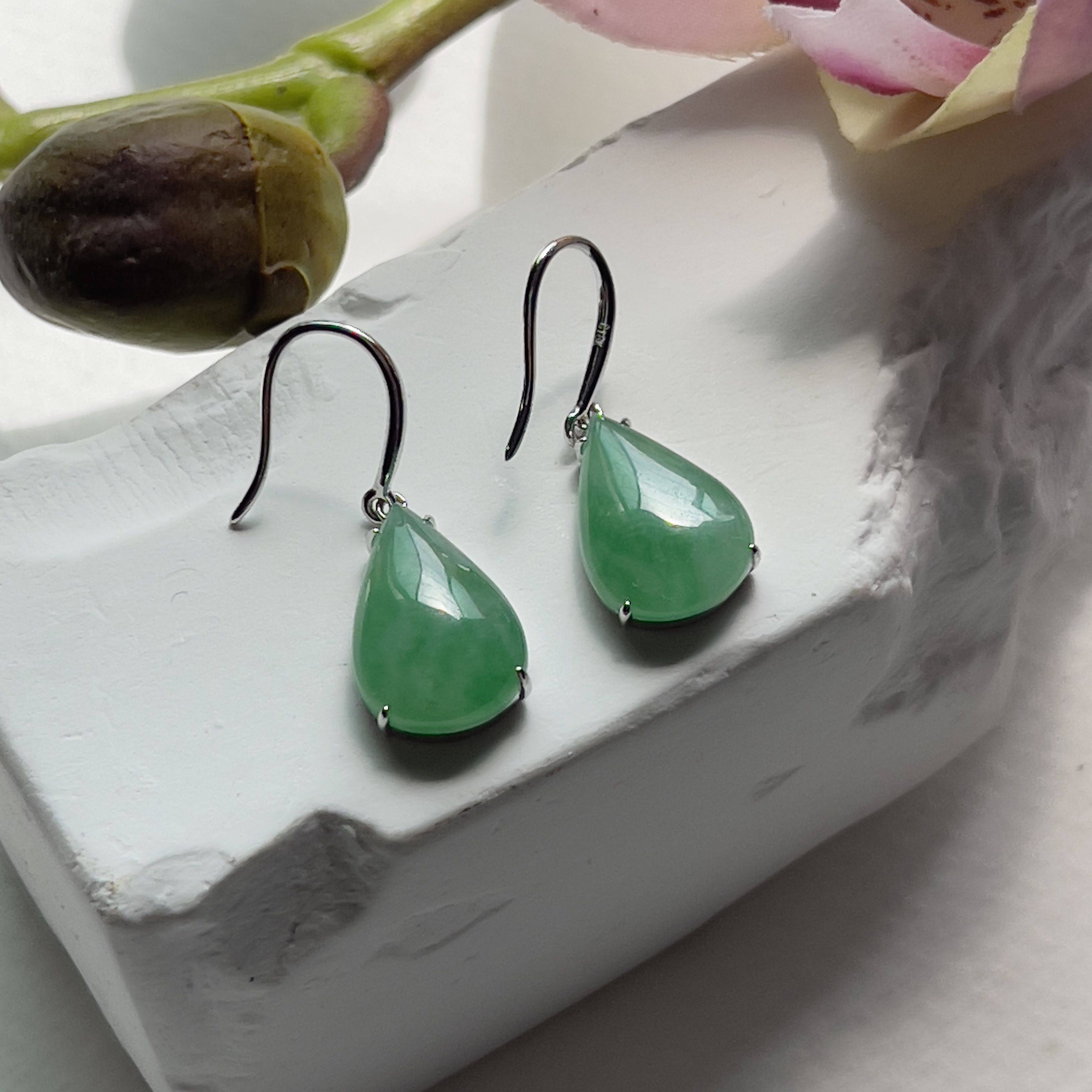 18K White Gold Green Jade Earrings (PJA00651)
