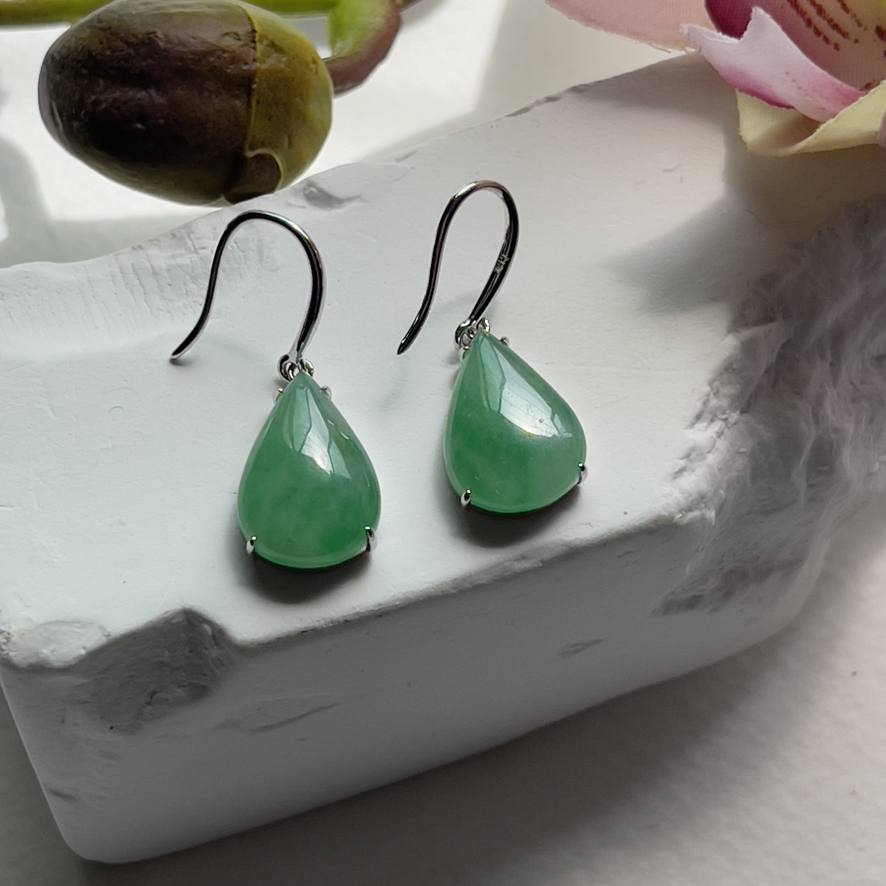 18K White Gold Green Jade Earrings (PJA00651)