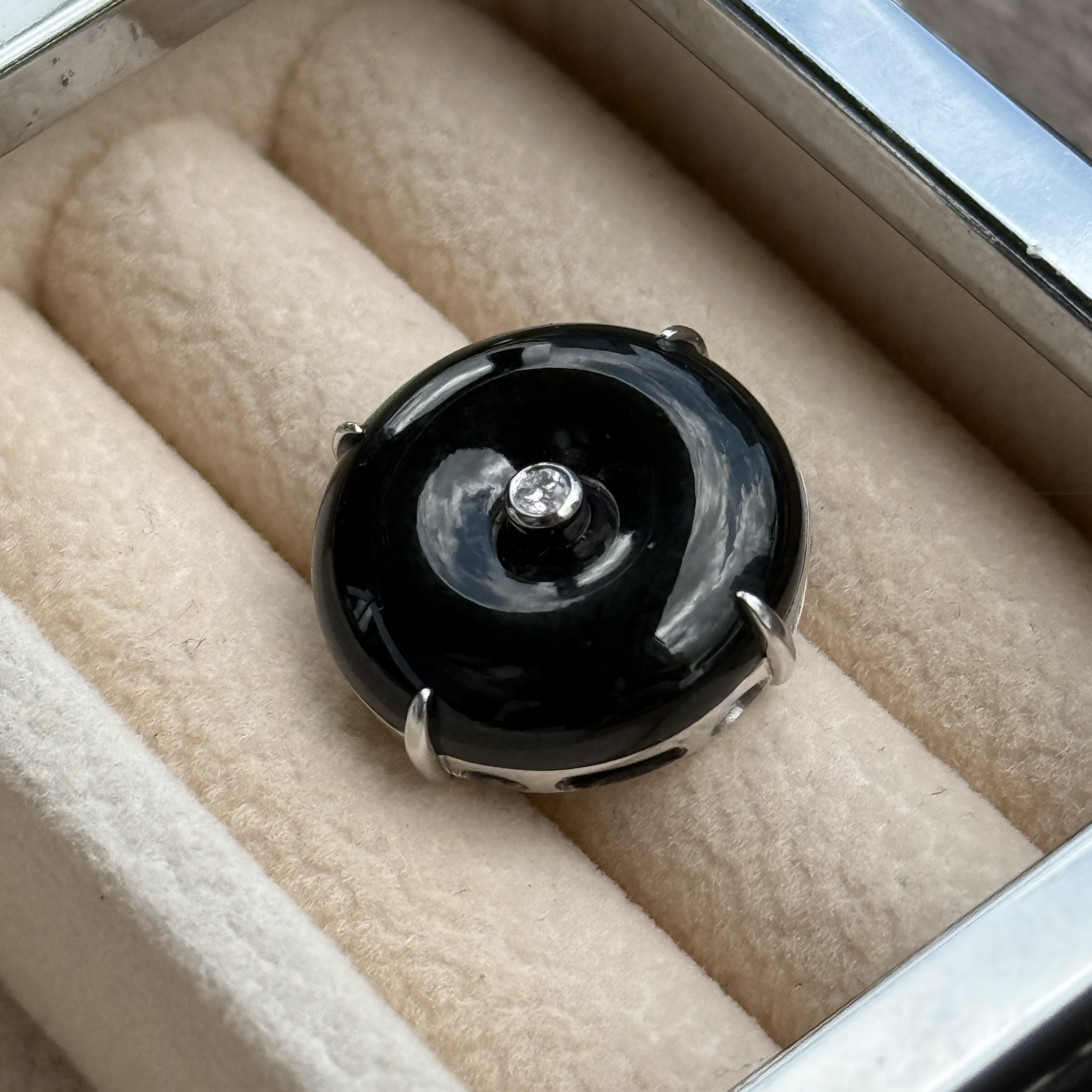 18k White Gold Translucent Omphacite Safety Coin Pendant (PJA01066)