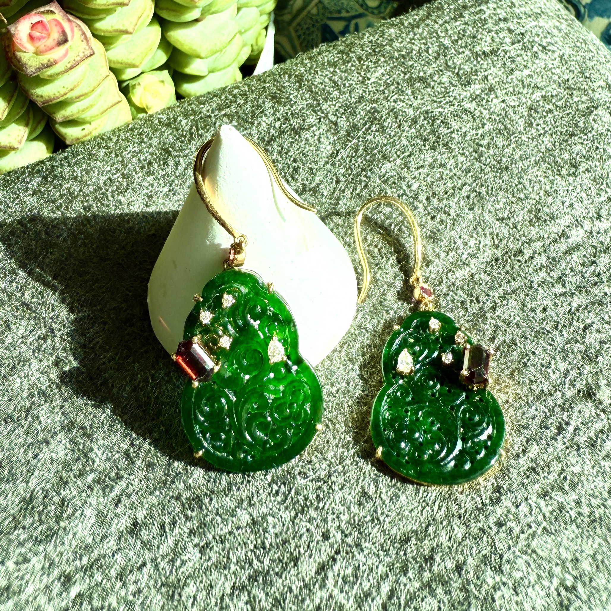 18K Yellow Gold Green Carved Hulu Jade Earrings (PJA00692)