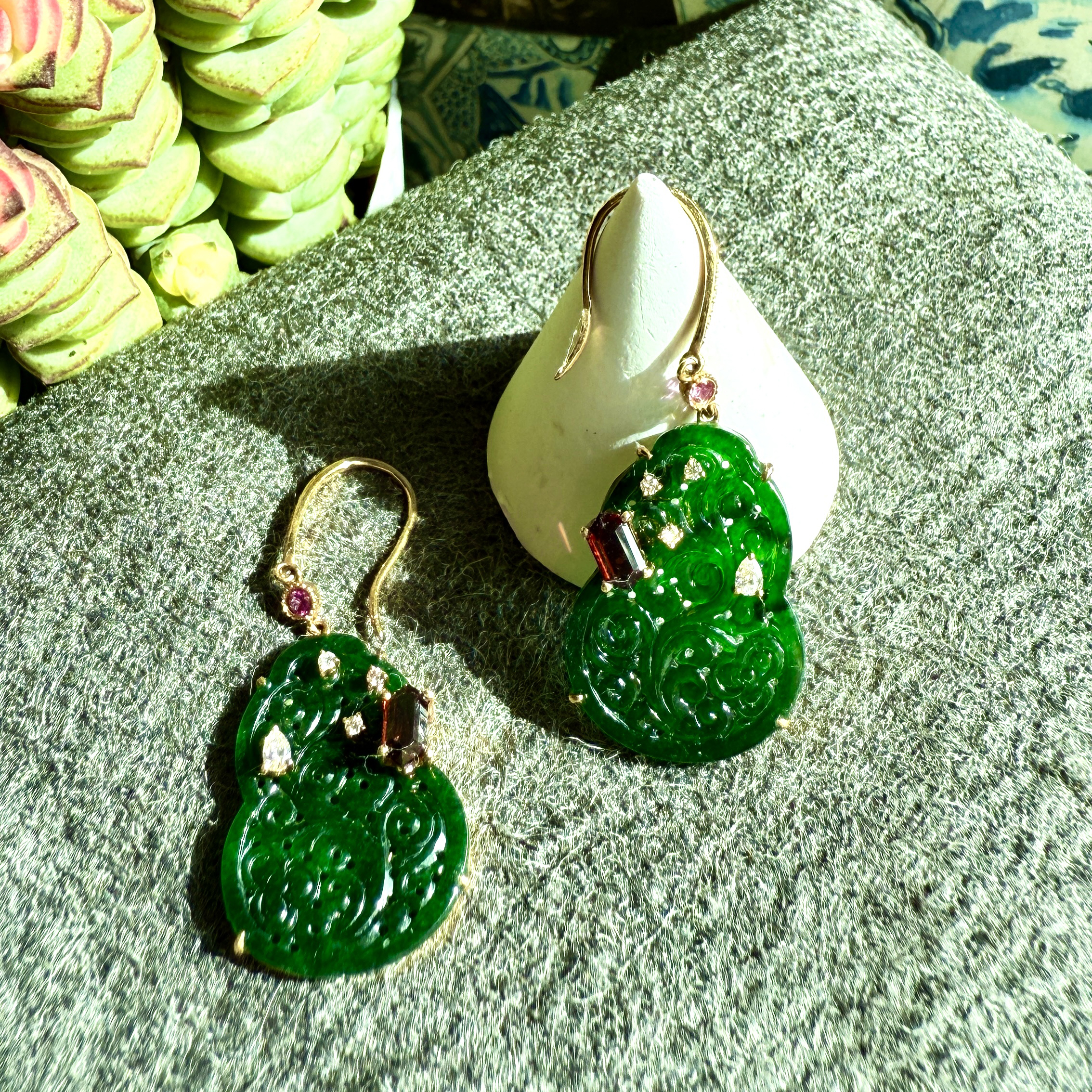 18K Yellow Gold Green Carved Hulu Jade Earrings (PJA00692)