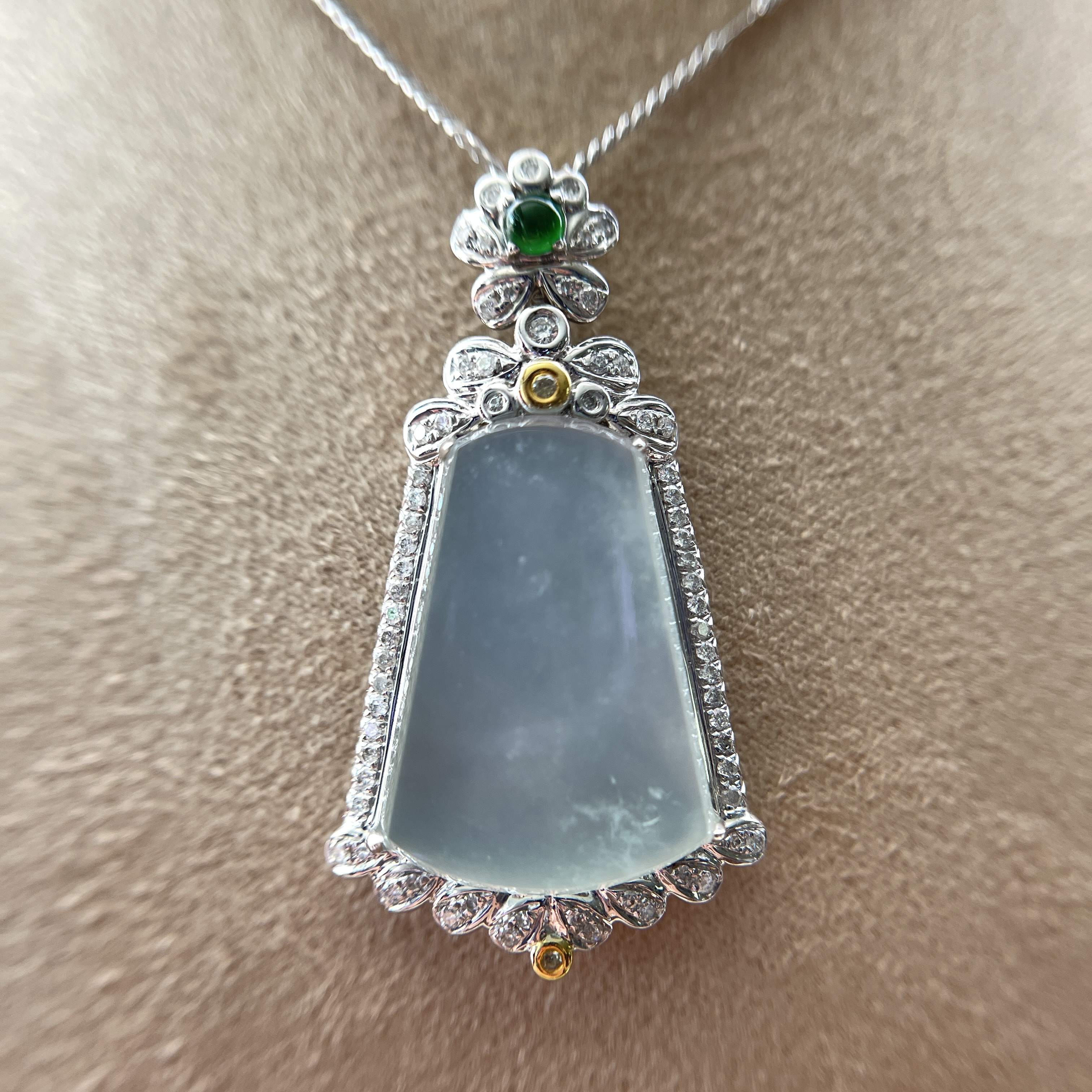 18K White Gold Trapezium Jade Pendant  (PJA00054)