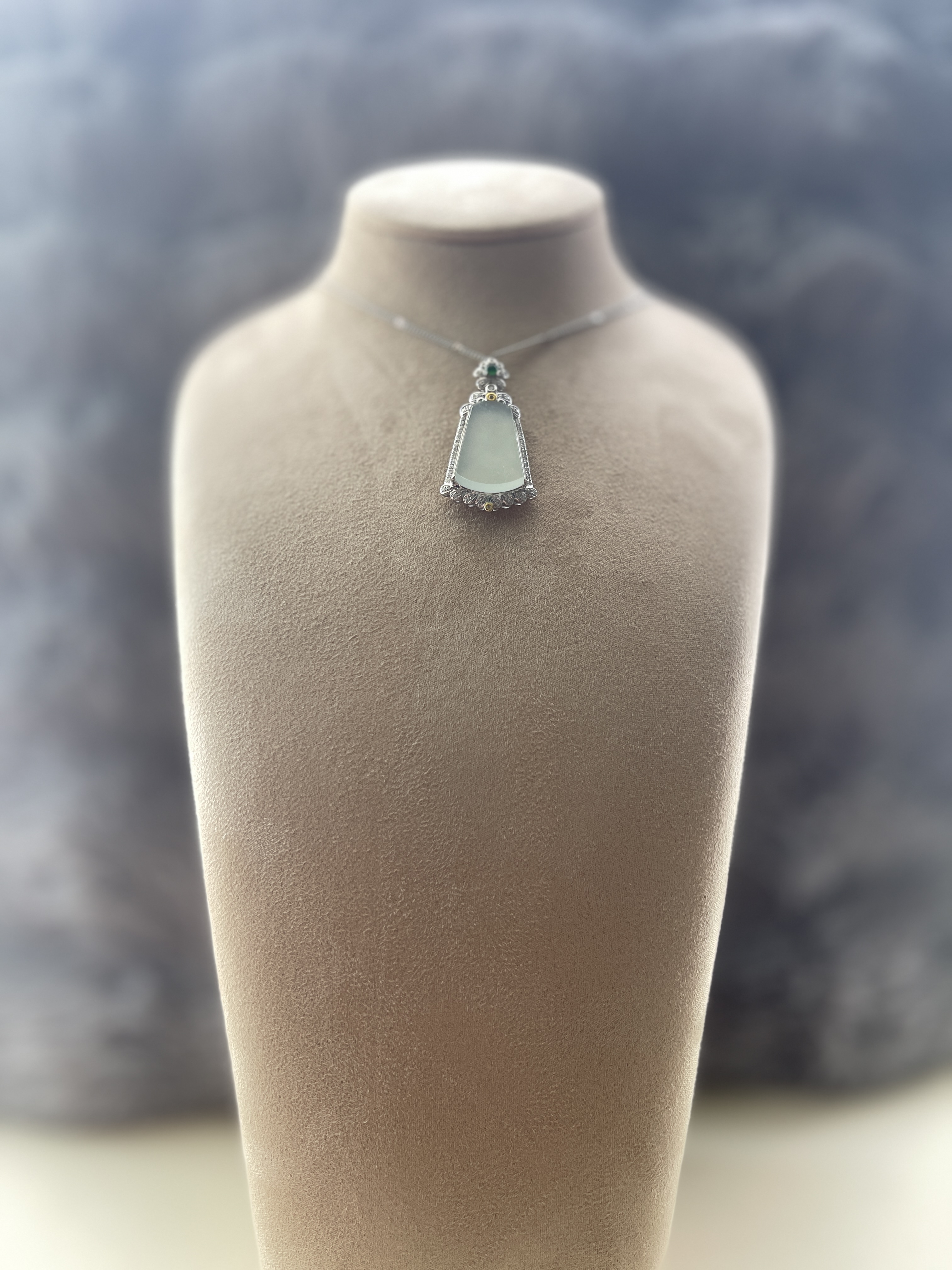 18K White Gold Trapezium Jade Pendant  (PJA00054)