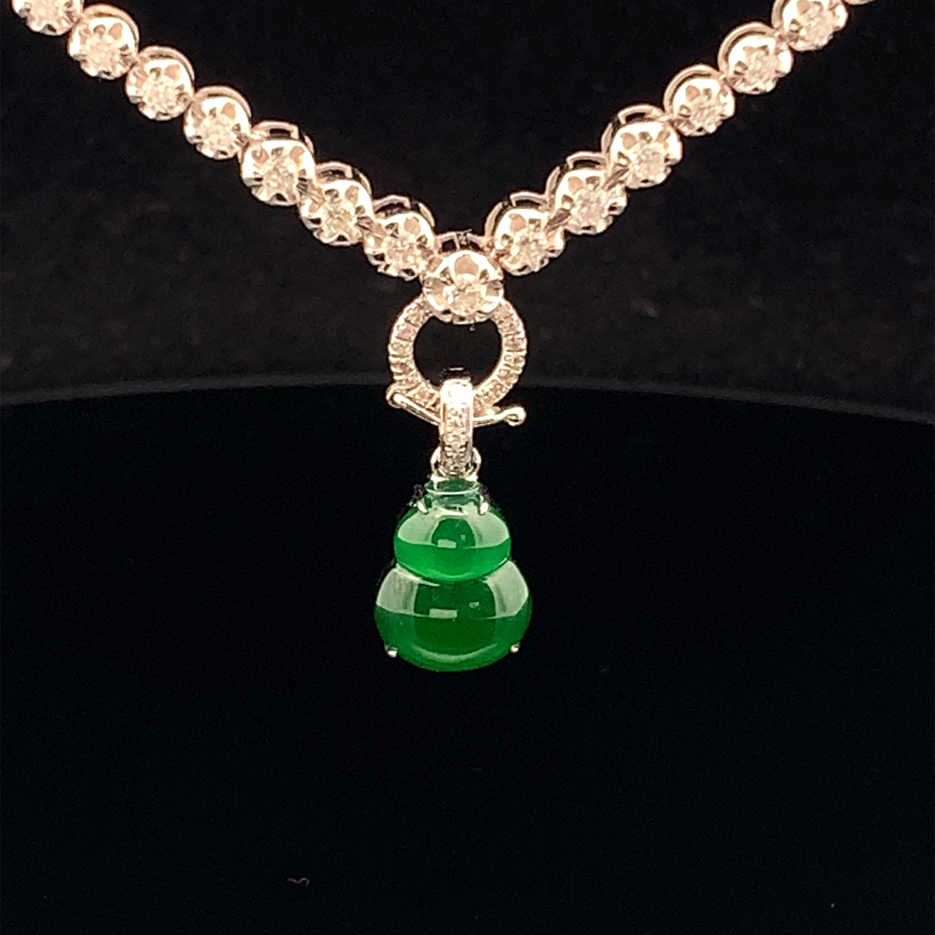 Green Hulu Jade Pendant (PJA00696)
