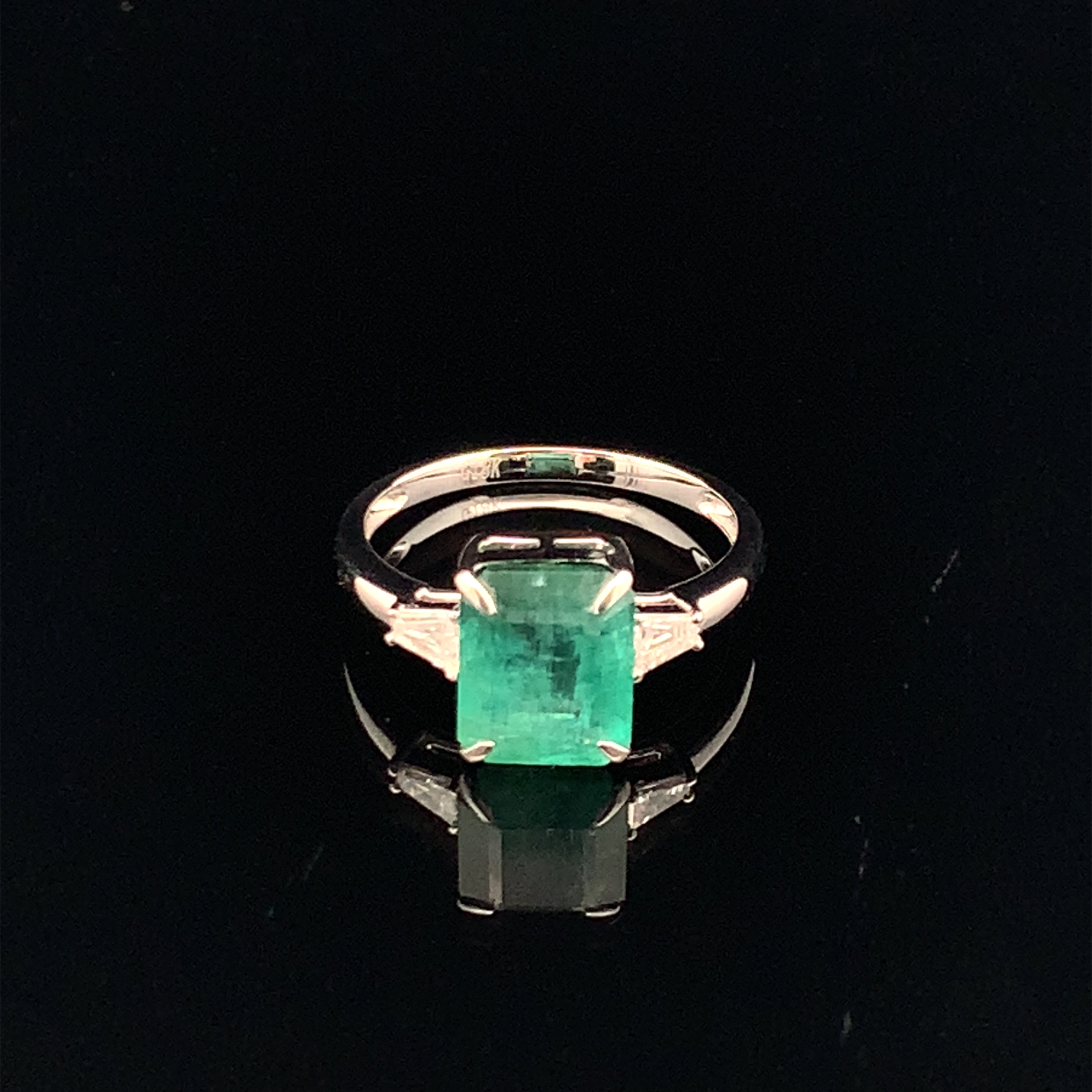 18K White Gold Green Emerald Ring (PDA00012)