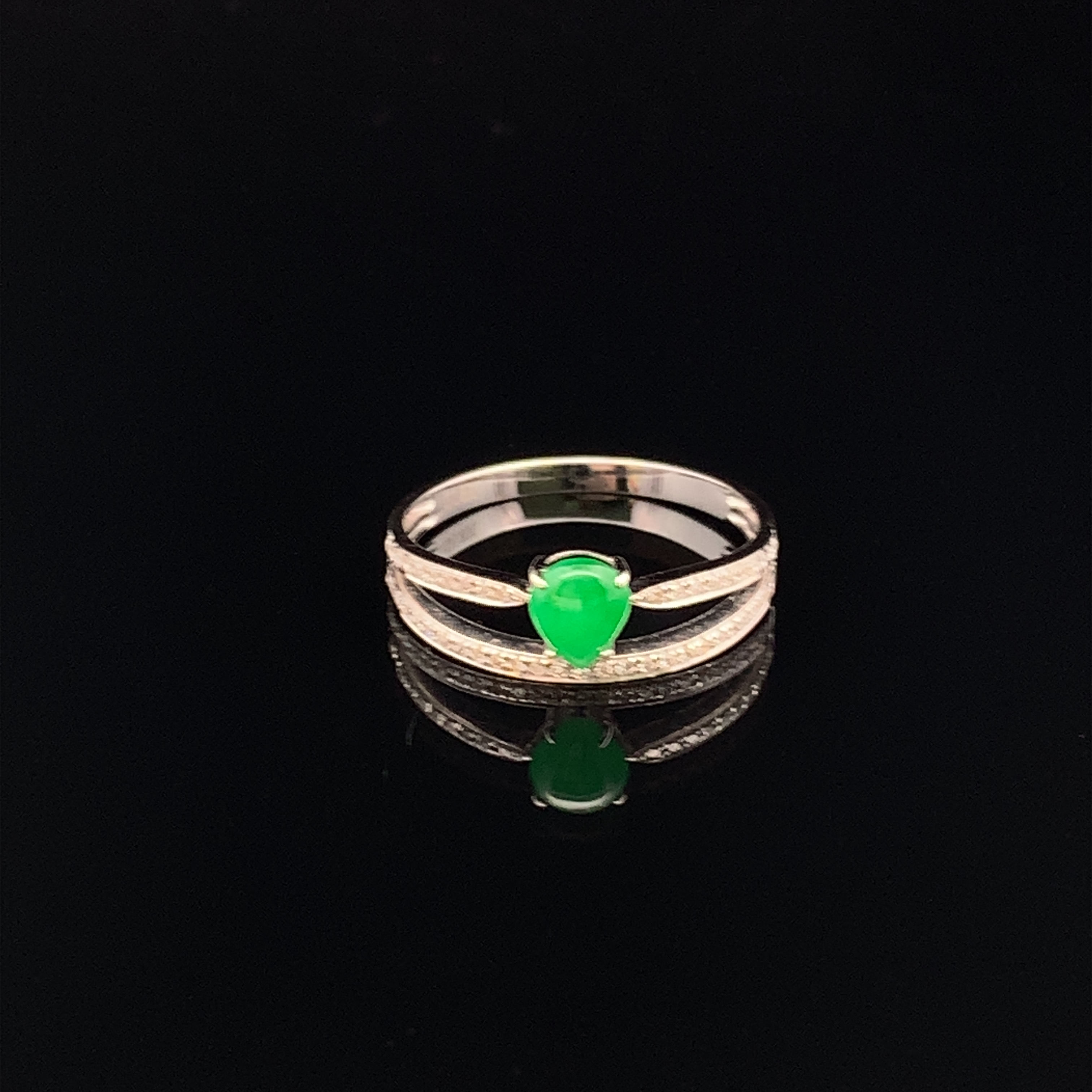18K White Gold Green Jade Ring (PJA00421)