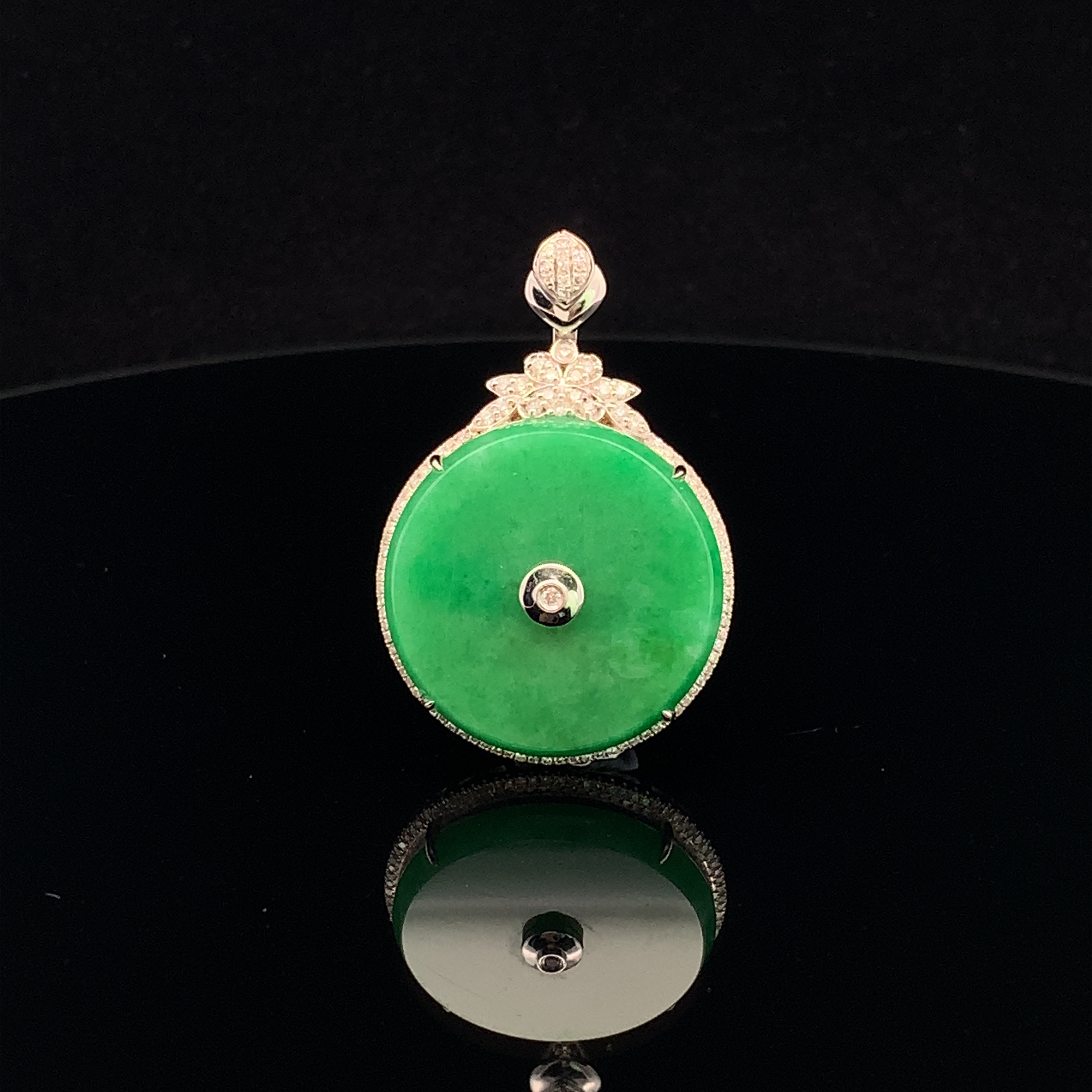 18K White Gold Round Green Jade Pendant  (PJA00051)