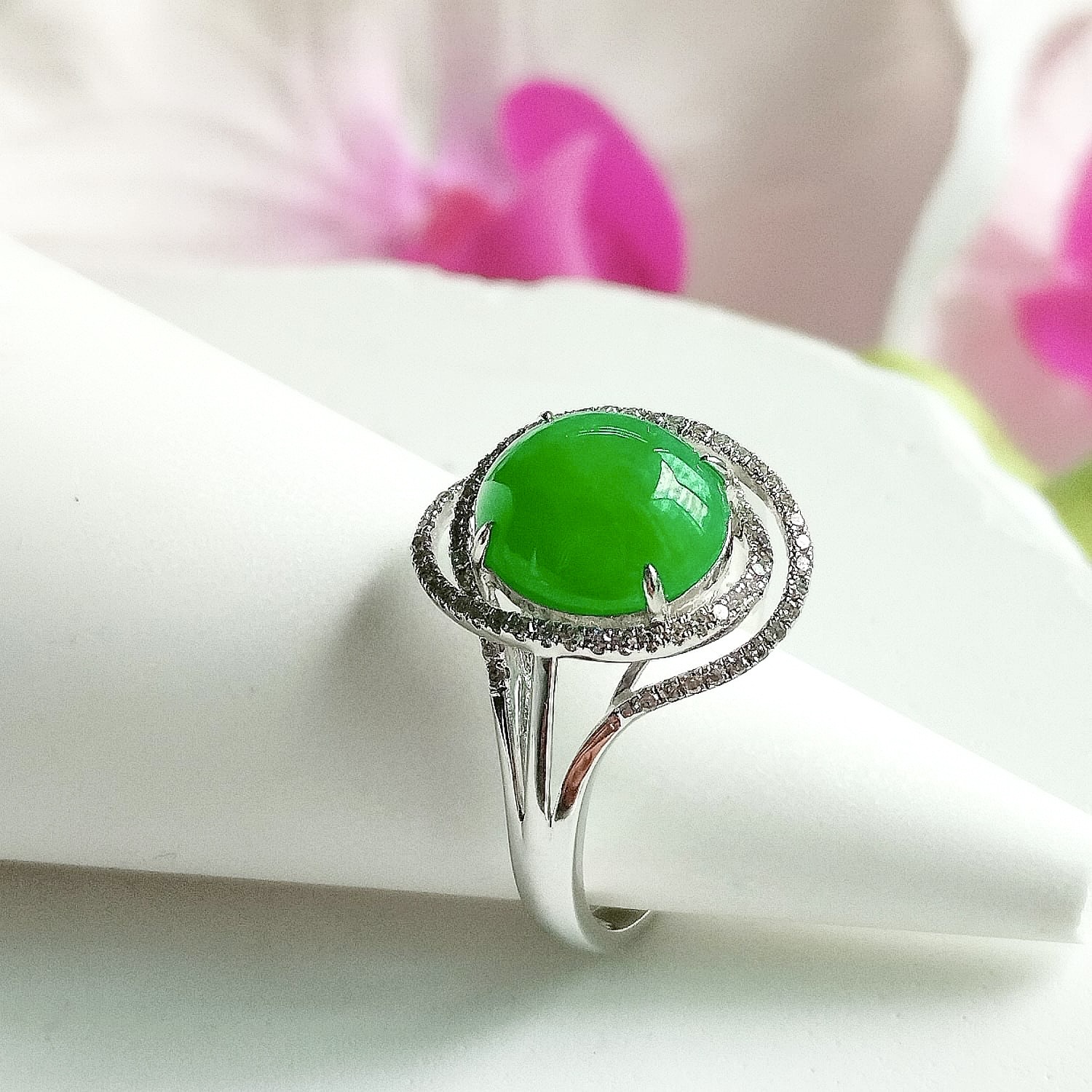 18k White Gold Green Cabochon Jade Ring (PJA00930)