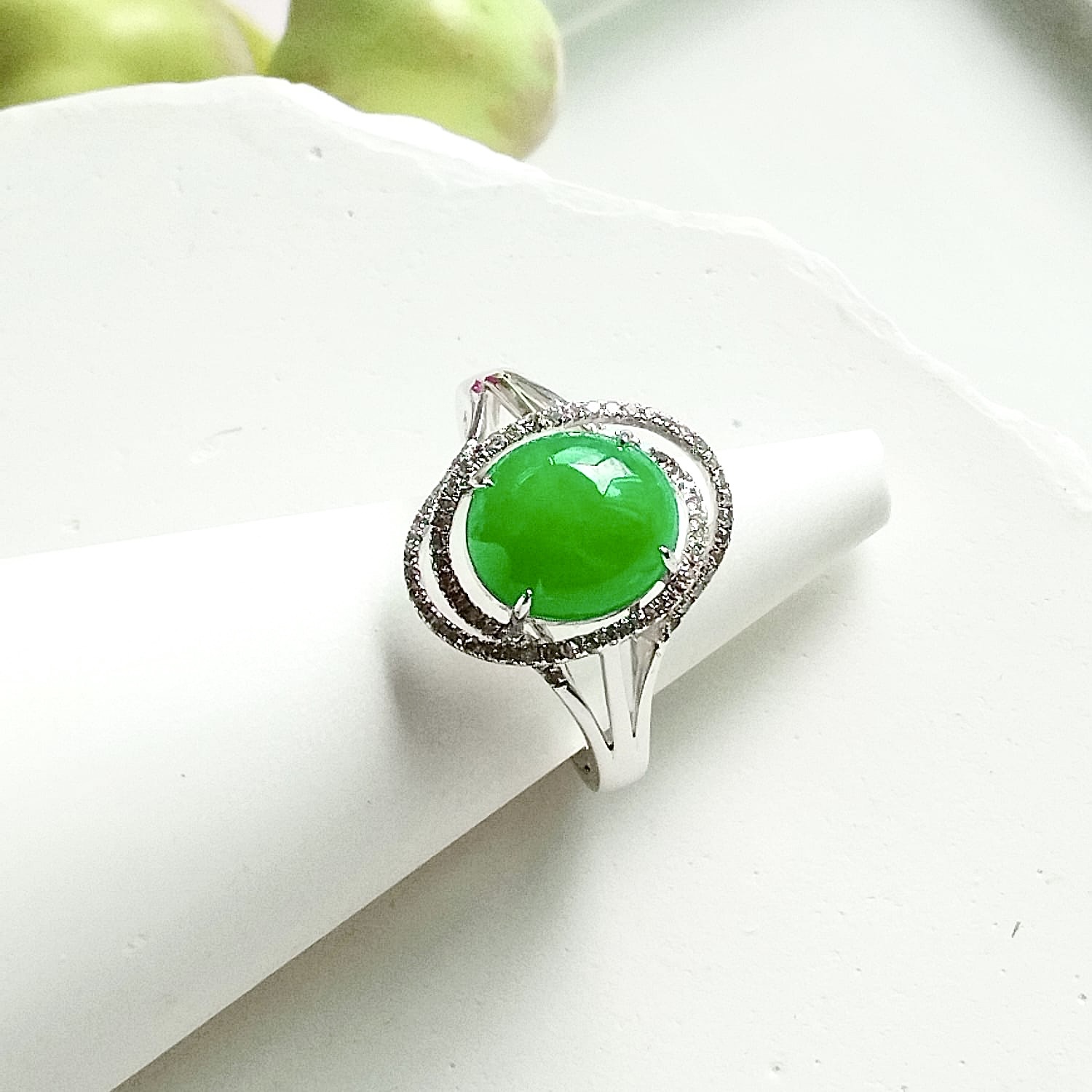 18k White Gold Green Cabochon Jade Ring (PJA00930)
