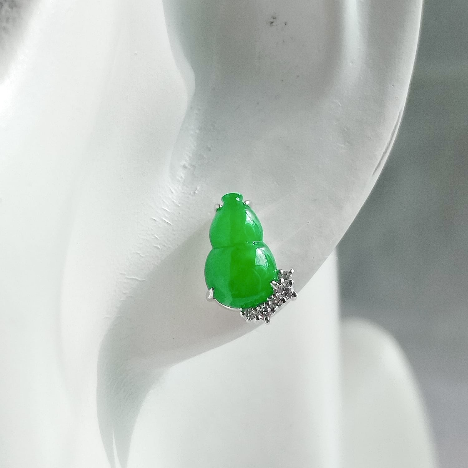 18K White Gold Hulu Jade Earrings (PJA01085)