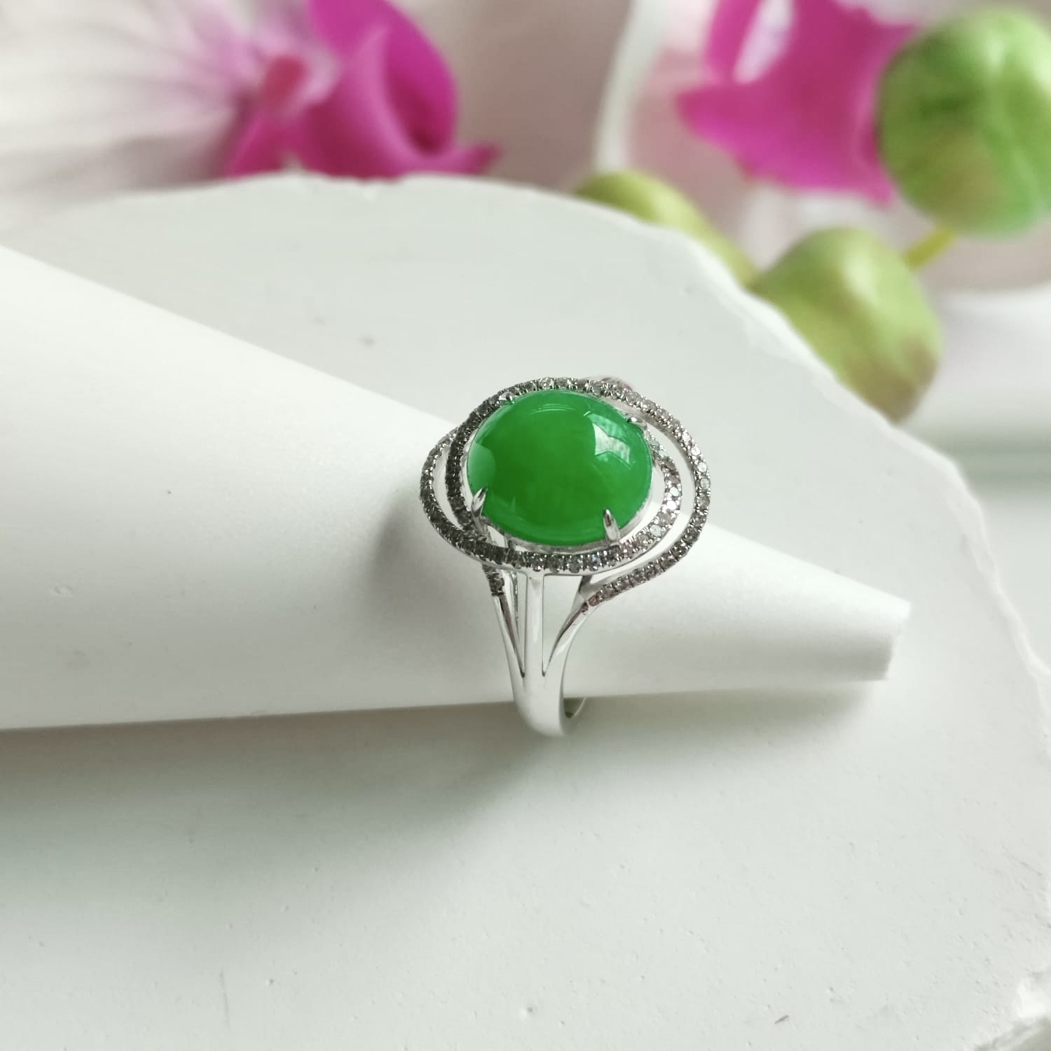18k White Gold Green Cabochon Jade Ring (PJA00930)