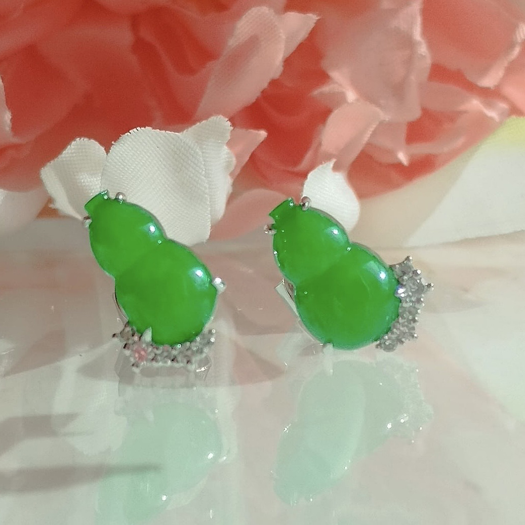 18K White Gold Hulu Jade Earrings (PJA01085)